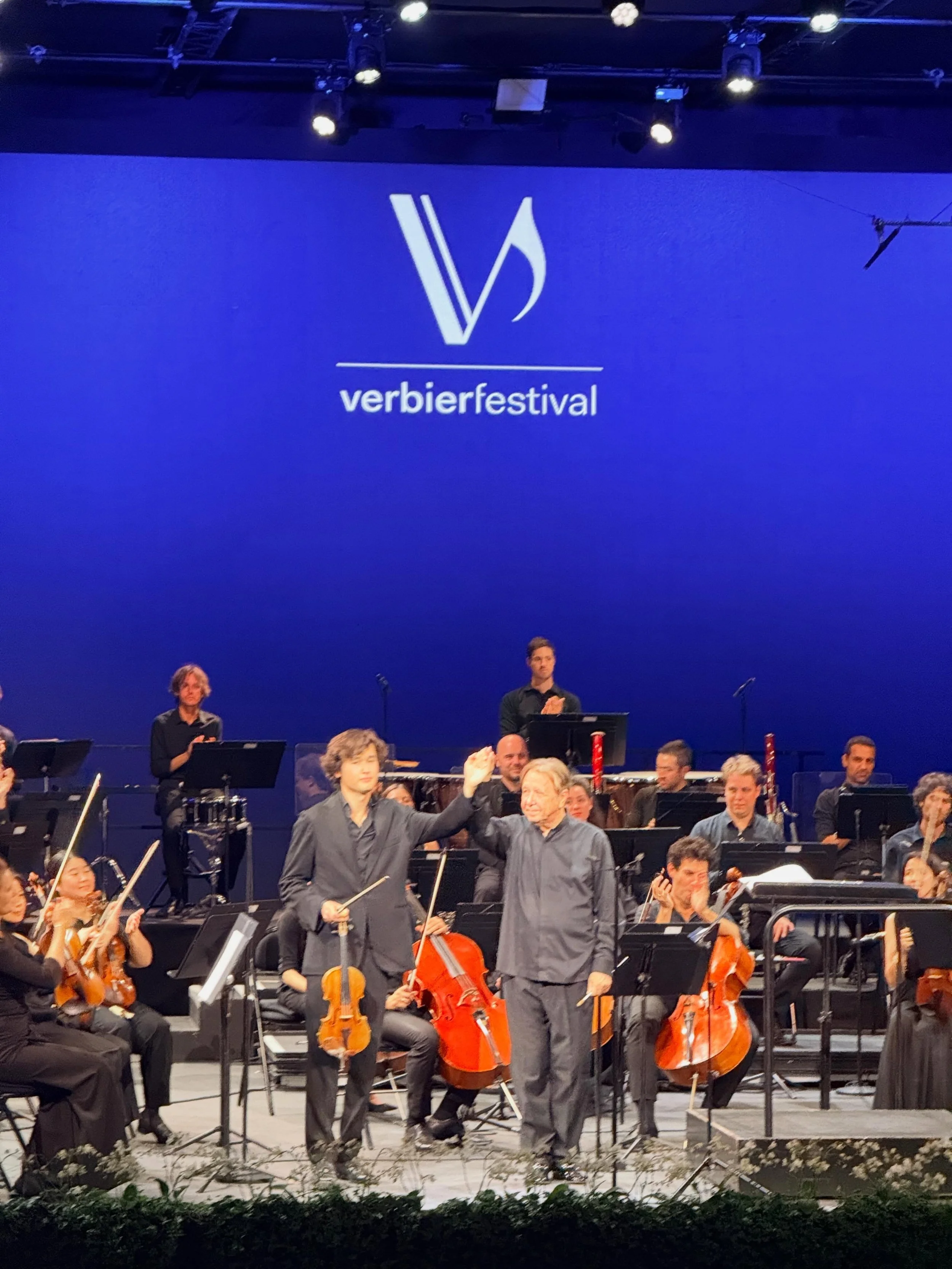 @daniellozakovich simply excelled last night at the @verbierfestival - commanding performance of the Schumann arranged and led by @mikhail_pletnev_official - wow 🤩. Congrats also to @shishkindmitry for the Schubert and to the entire @vfco_chamber.or