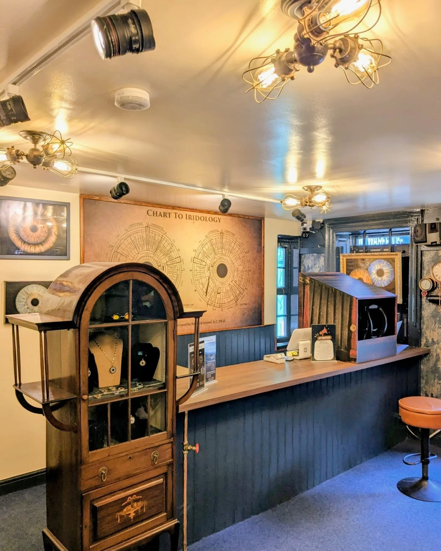 📢 We&rsquo;re thrilled to be welcoming @vizualeyesleeds to Leeds Corn Exchange this month!

👁️ This small, family-owned business creates high resolution, magnified photographs of people&rsquo;s eyes and transforms them into unique works of art.

Wi