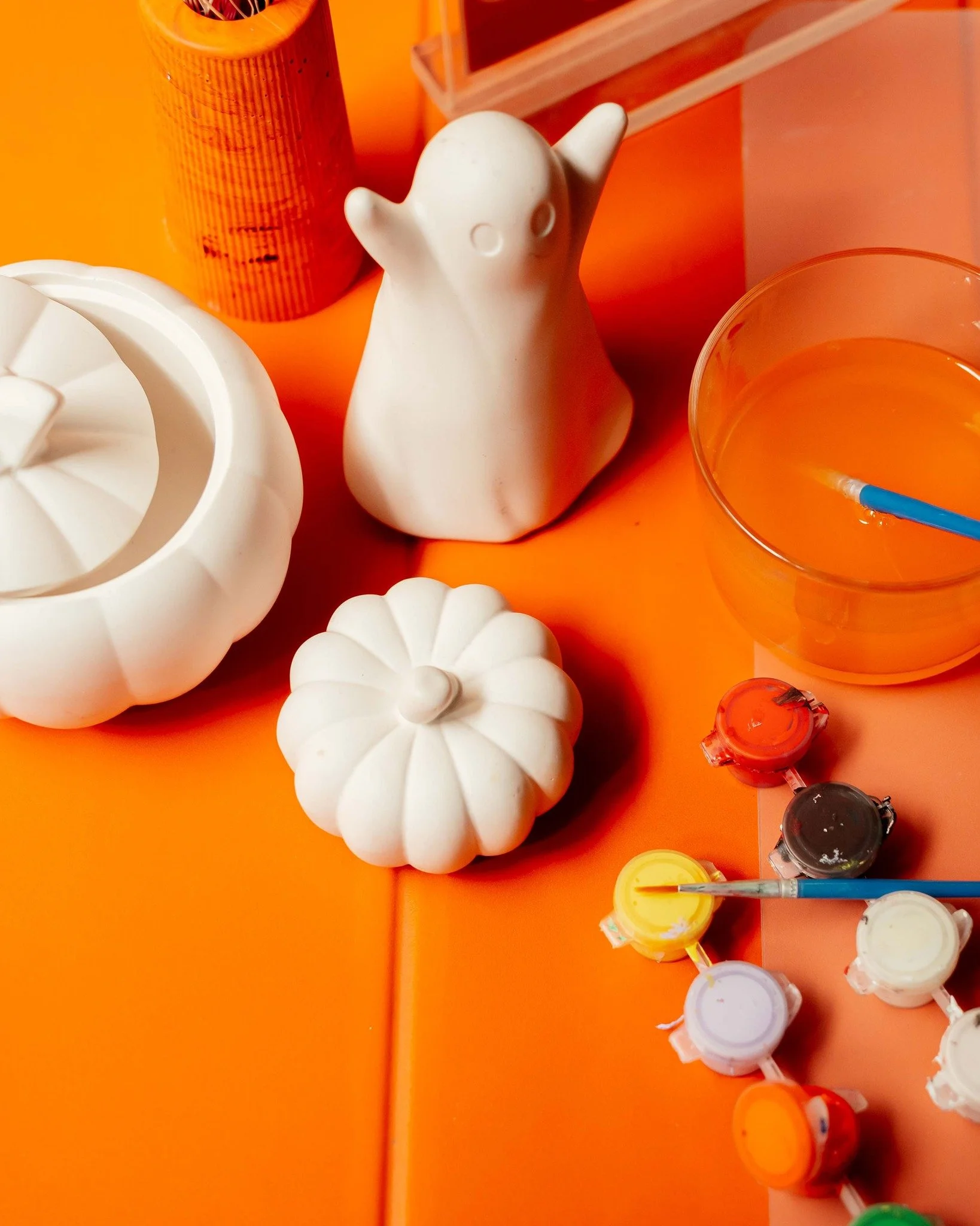 🎃 Ghost tours with @yorkshire_ghost_tours, cute accessories at @sourcherryleeds, spooky craft workshops with @_studiodawn and vintage shopping for your creative costumes, Leeds Corn Exchange is perfect for all your spooky season requirements!