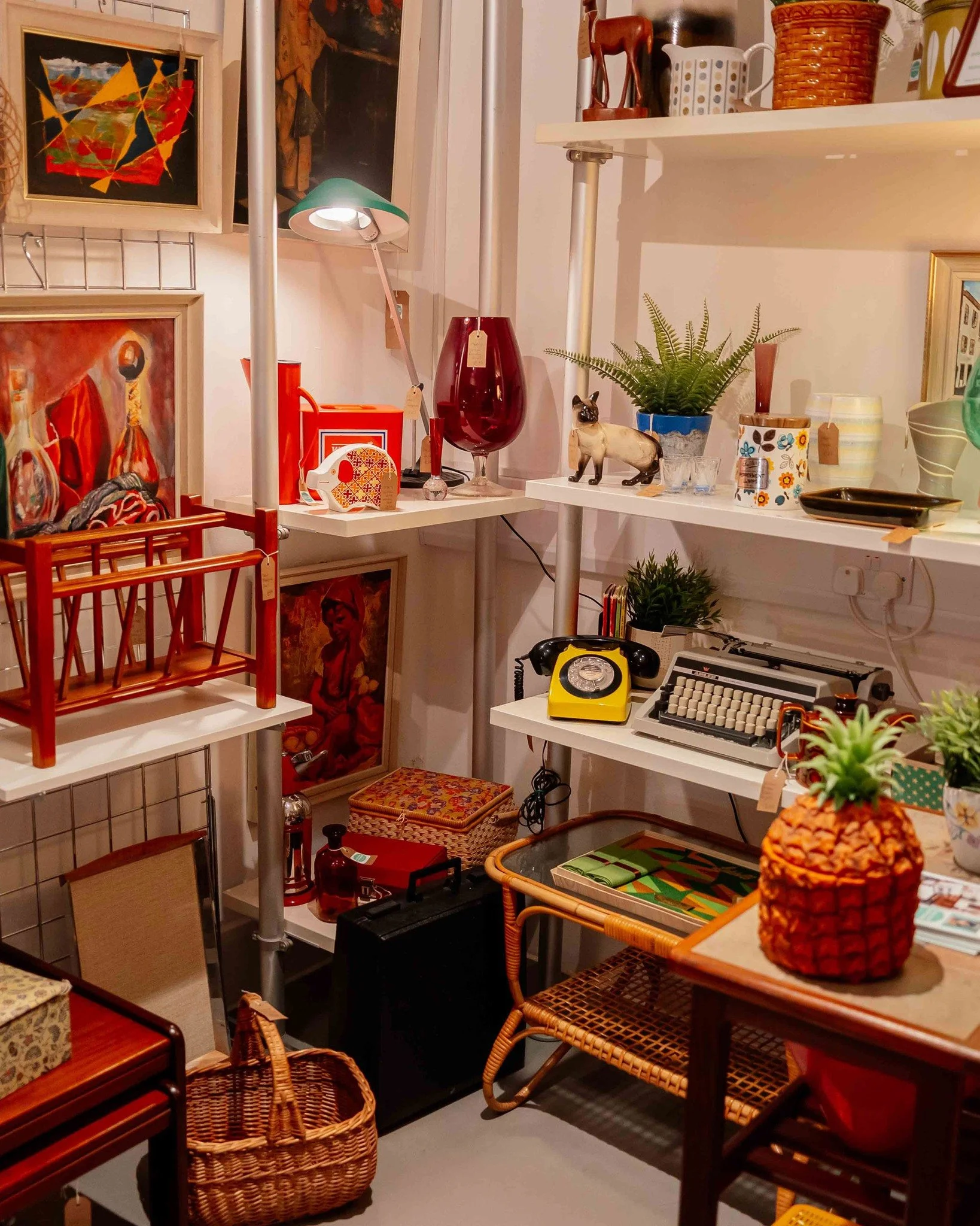 Gorgeous vintage from the twenties to the eighties! Head to @spacevintageleeds for original vintage fashion, furniture, jewellery, homewares, records &amp; more.

Find them on our lower ground floor!

#ShopVintage #LeedsVintage #VintageShopping #Vint