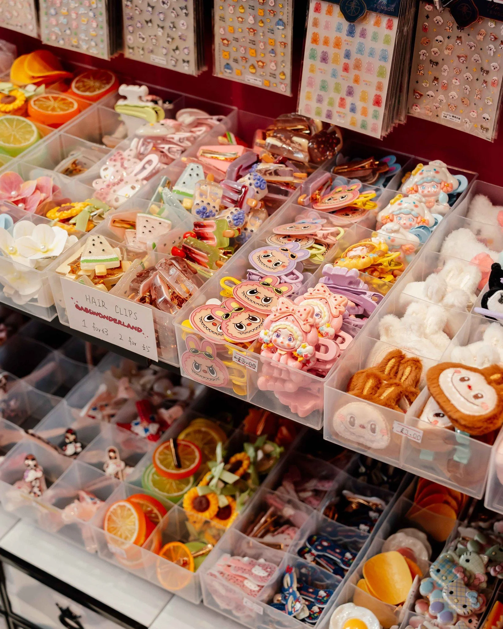 A reminder that we&rsquo;re open until 7pm tonight for extended festive shopping hours! 

⬇️ Plus, a little recap on our opening hours over the next few weeks ⬇️

🎄Christmas Eve &ndash; 10.30am&ndash;4.30pm
🎄 Christmas Day &ndash; Closed
🎄 Boxing 