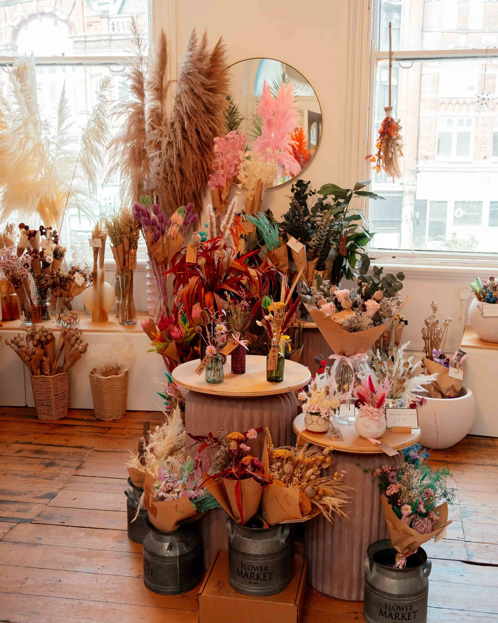 Another tip for fighting the January blues&hellip; 💐 Fill your home with flowers from @attic_in_bloom

They have a style for every interior &ndash; from neutral and natural to bright and bold.

And unlike fresh flowers a dried bouquet or chic select