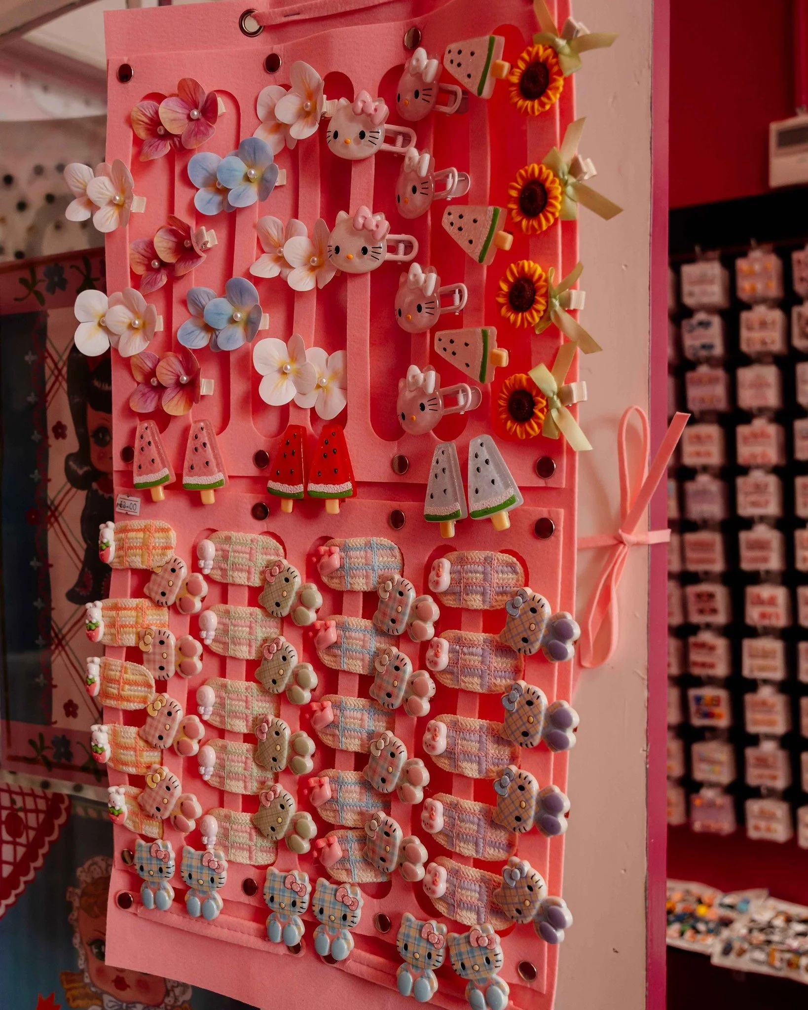 💅 Discover a haven of handcrafted press on nails and accessories at @Gabs.Wonderland. 

✨ Y2K Punk, Peach Petal or Pastel Kitty &ndash; whatever your aesthetic, there&rsquo;s a press-on style for you.