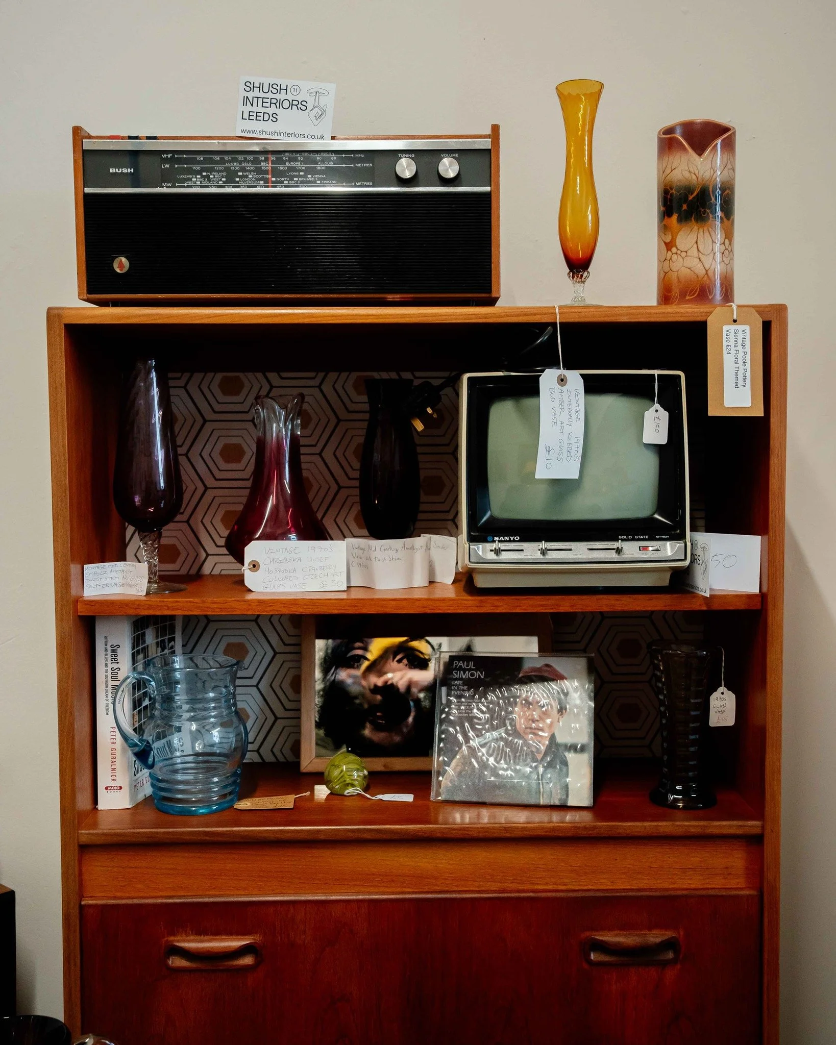 New to Leeds Corn Exchange! 📢📢📢 Discover one off pieces of mid century and vintage decor and furniture at @shushinteriorsleeds. 

With the power to transform a room and make your space a home, it&rsquo;s a must visit for Leeds interior lovers. 

A