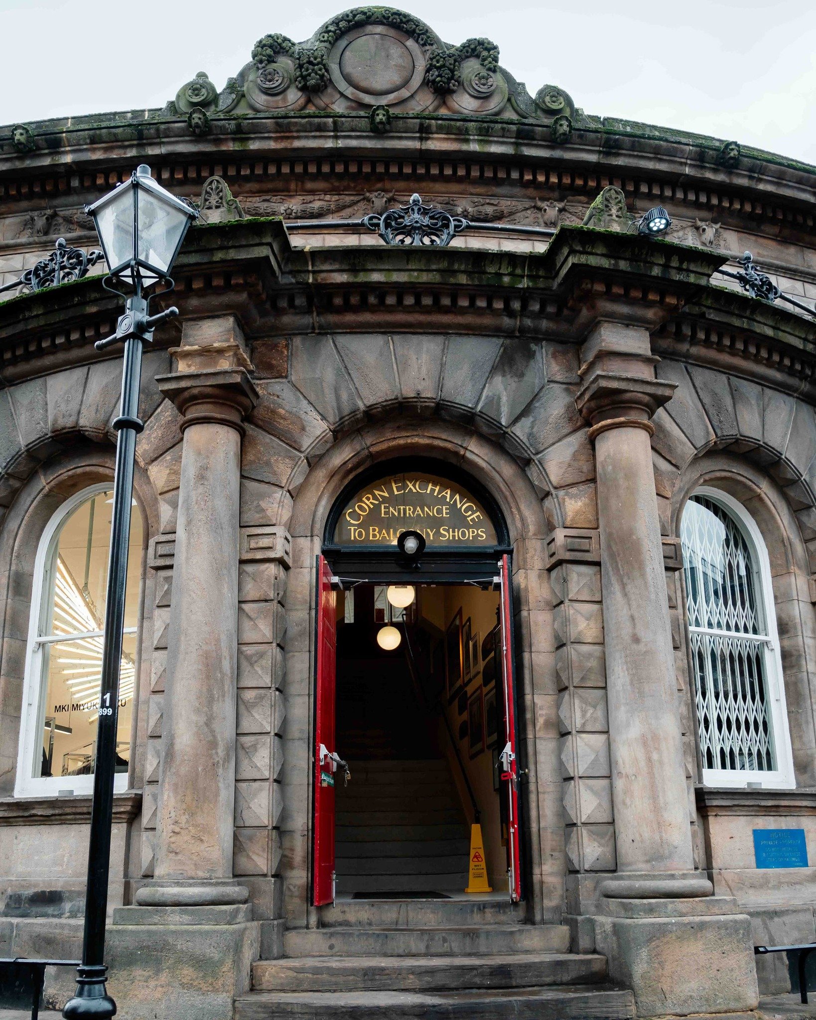 Just admiring some of our (many) beautiful arches 🤩