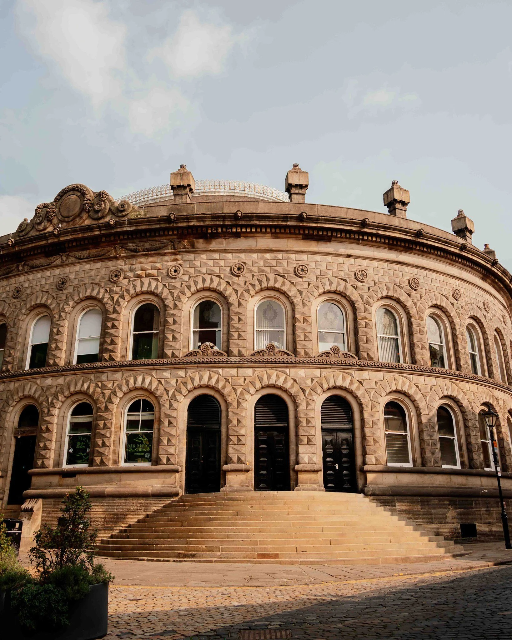 The days are getting noticeably longer and we&rsquo;re thinking ahead to this warm summer light on the gorgeous Corn Exchange stone 🌞🏛️