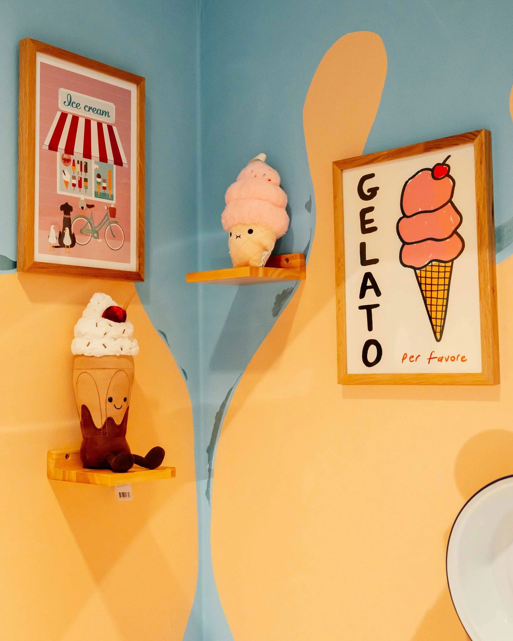 🍦Artisanal ice cream with a changing line up of incredible flavours by @meltingpointicecream 💙

🍨Head to our lower ground floor for small batch ice cream and sorbet made in Leeds. 

By the scoop for an instant treat or take away a tub for the ulti