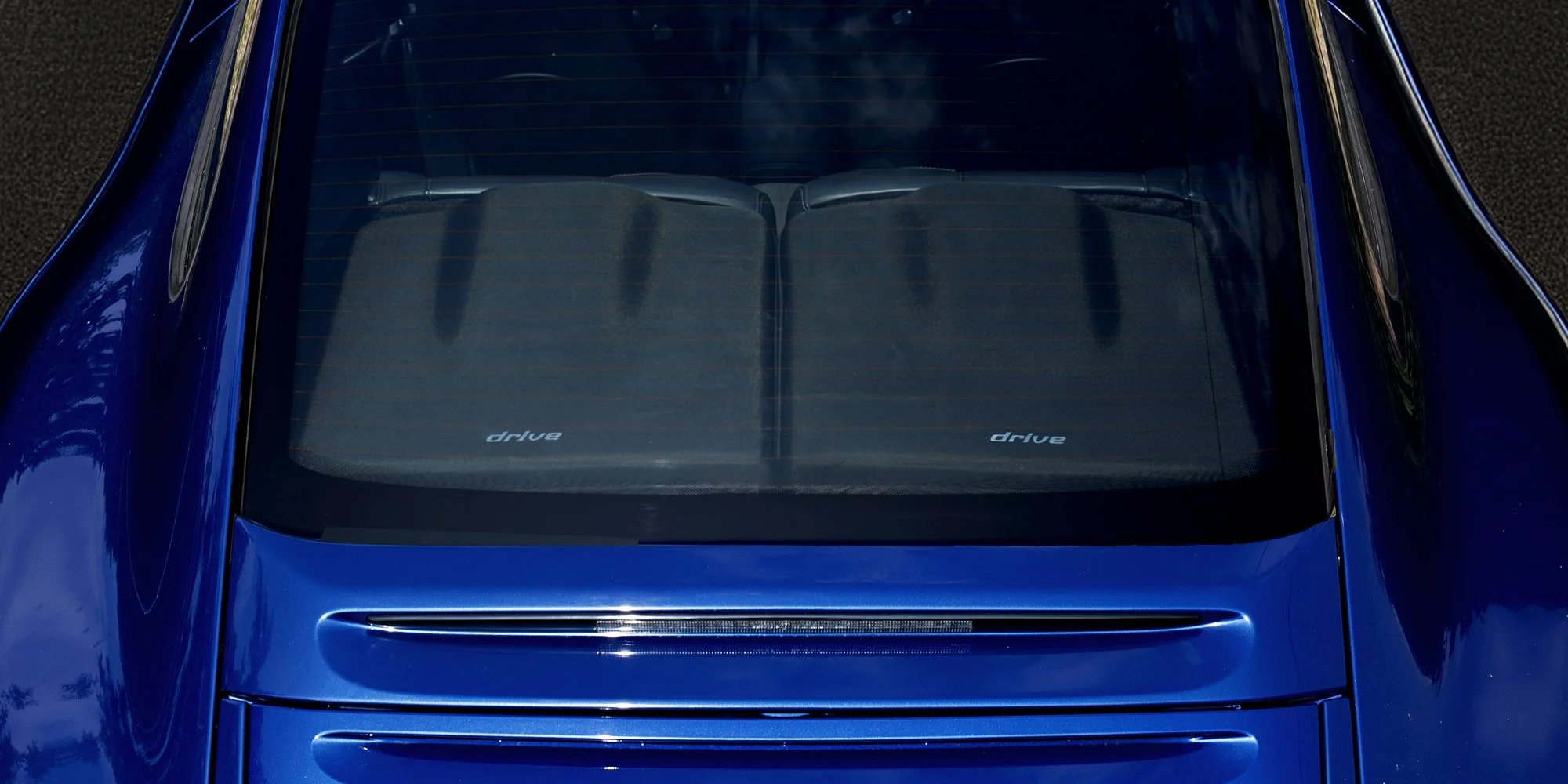 speedcase on rear parcel shelf of Porsche 997.jpg