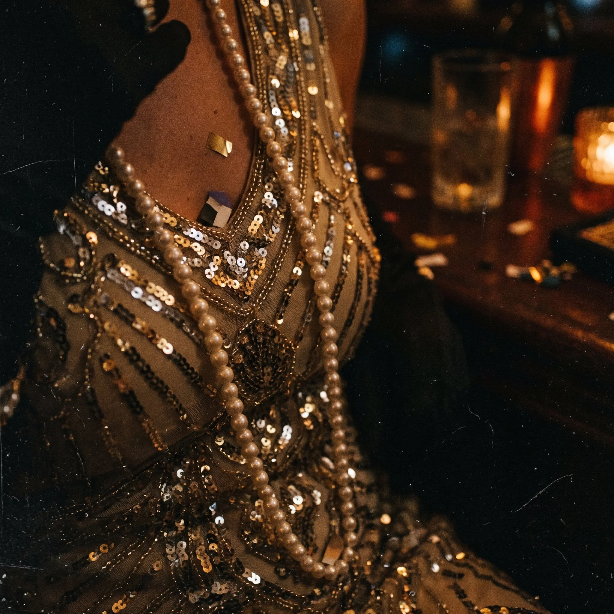 Pearl_necklace_and_sequins_2K_202609011217.jpeg
