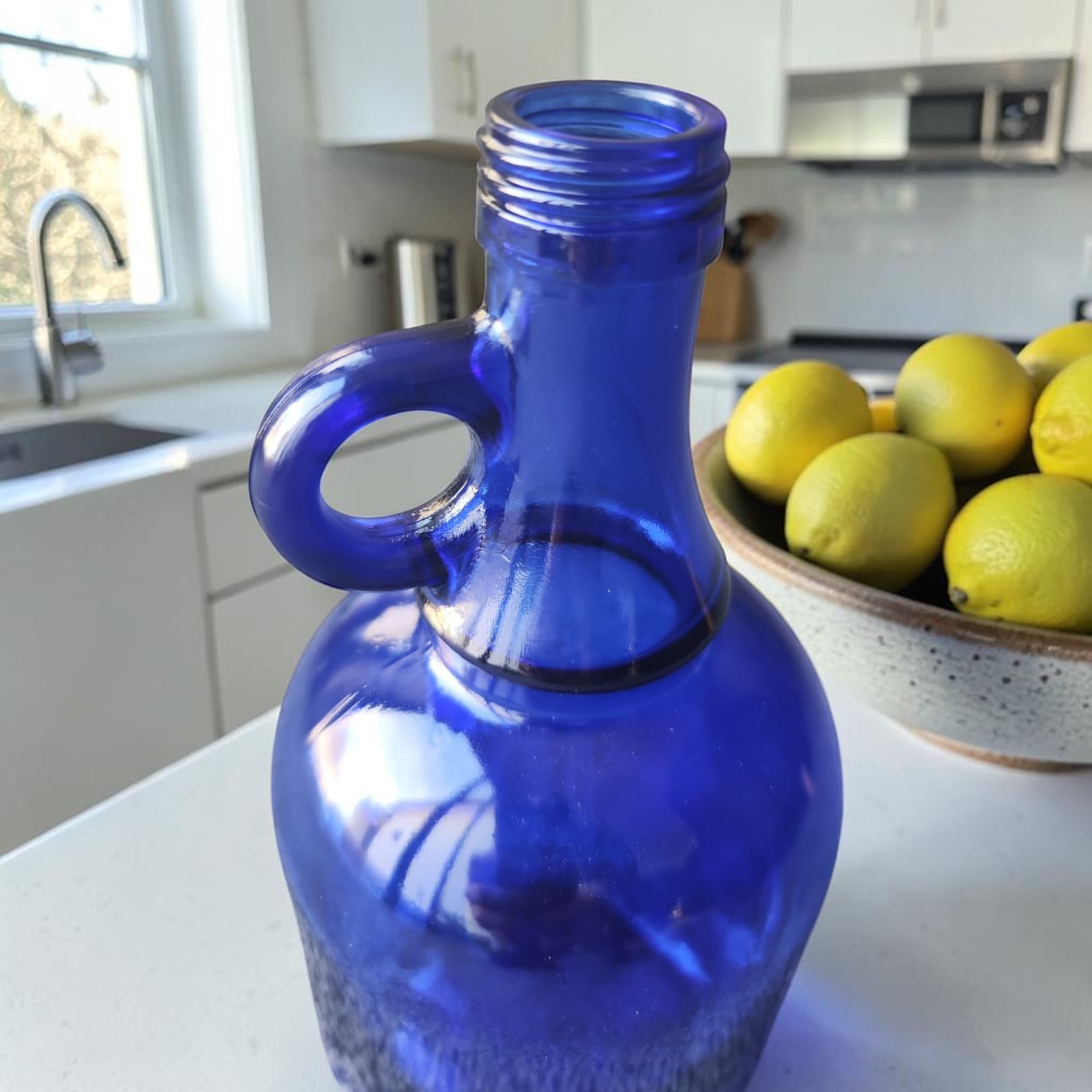 1l-blue-bottle-with-metal-screw-cap_detail_Kitchen.png