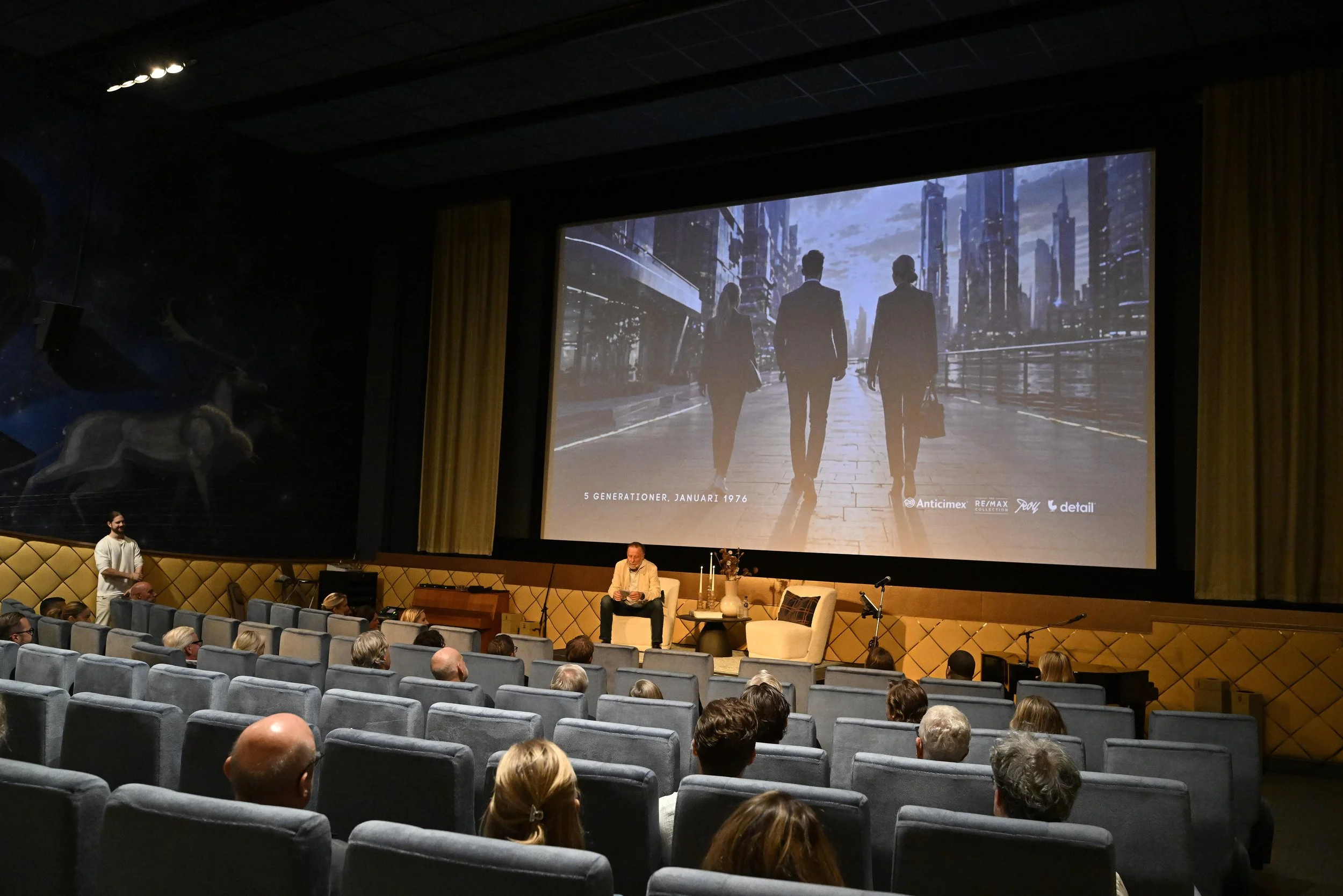 Jörgen Warberg at Bio Roy Theatre_inside.jpg