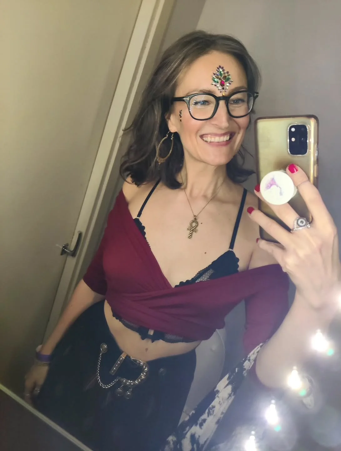 You don&rsquo;t have to find your purpose. Your purpose is to be you babe! 

Be a person with purpose.
Be purposeful.
Do the things you love - 
the things that make you feel alive.

Love, sing, dance, write! Roar! 
Make connections. Discover new adve