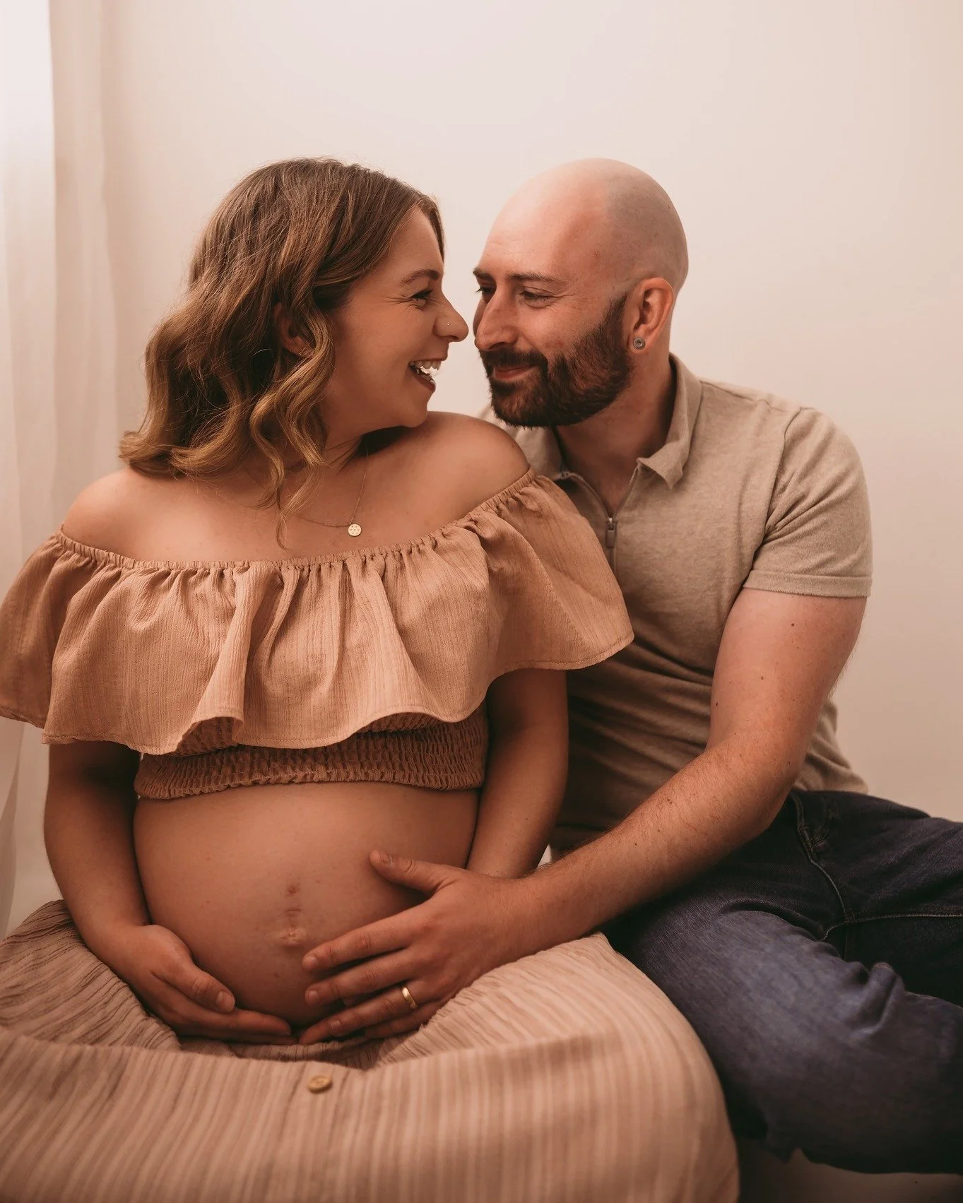 I've had some amazing couples in the studio to photograph recently. Seeing that gorgeous bond between them along with the expectation of what's around the corner, is something really special! When two become three π€π€π€
#couples #expectantparents #
