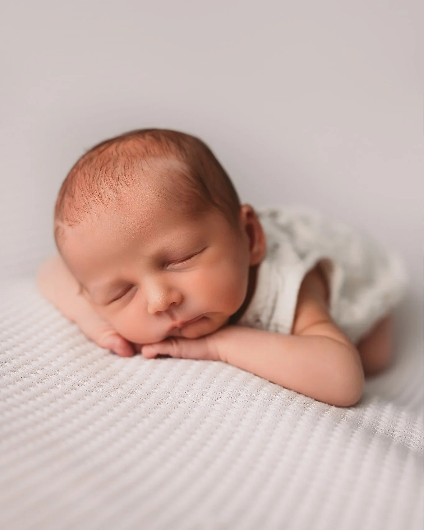 This special little lady only weighed 5lb and was so teeny tiny π I especially enjoyed capturing her being held in her parents hands as it really emphasised how small and precious she really is! π©·
#newbornphotography #newborn #babyphotography #wilt