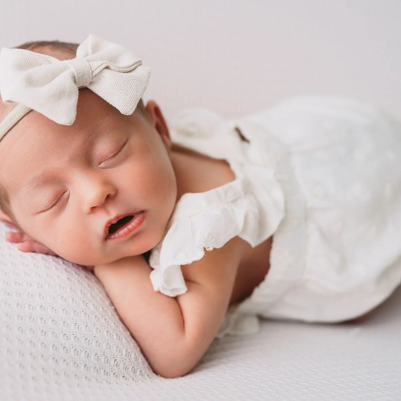 Growing up in a big family, full of love, chaos, and laughter, made me fall in love with capturing the bonds between loved ones 💗

 #loveineveryframe #wiltshirephotographers #southwestphotographer #familyphotography #familywithkids #babyphotography