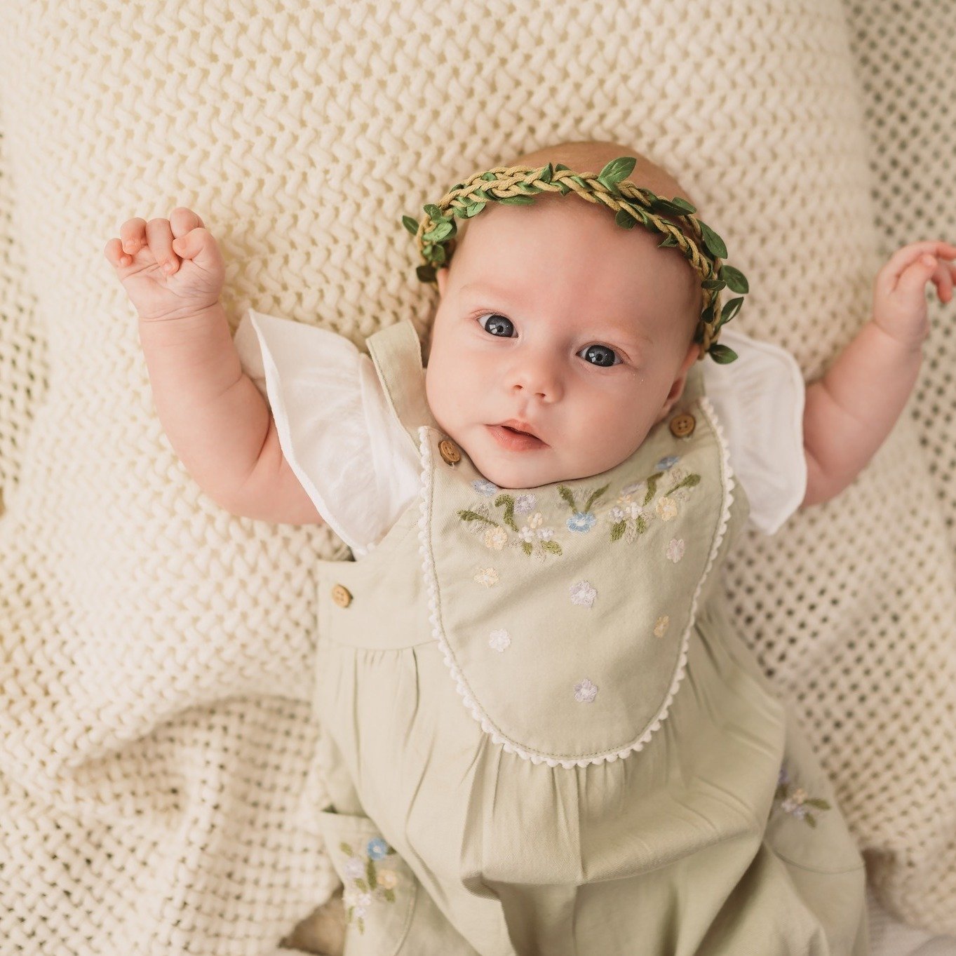 KP-Photo offers professional family photography in Wiltshire, specialising in indoor studio and outdoor sessions. We blend natural, candid moments with posed portraits to capture your family&rsquo;s essence 🤎🤍🤍

 #familyphotography #familywithkids