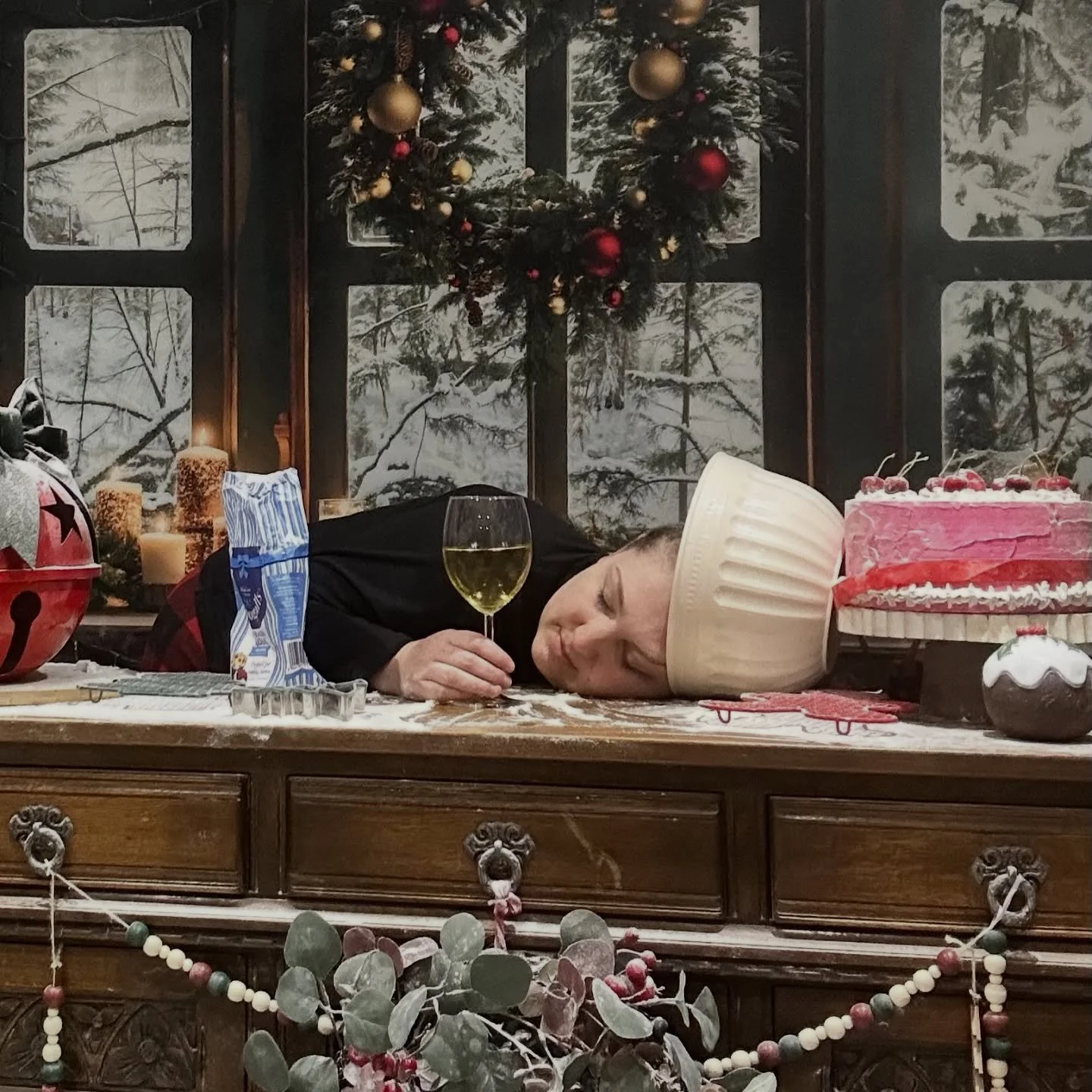 AND THATS A WRAP&hellip; thank you all amazing people for attending this years kp-photo 2025 Xmas minis!! It&rsquo;s been an absolute blast and I am so so dead 🤣 lots of editing to do and still 7 shoots next week 🫣😛 so please let me enjoy my glass