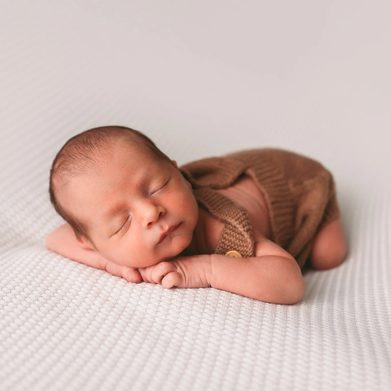 I had the absolute pleasure of photographing the sweetest baby boy recently, held close by his proud mum and dad. Newborn sessions are always so special, but there&rsquo;s something extra precious about capturing those early family moments &ndash; th