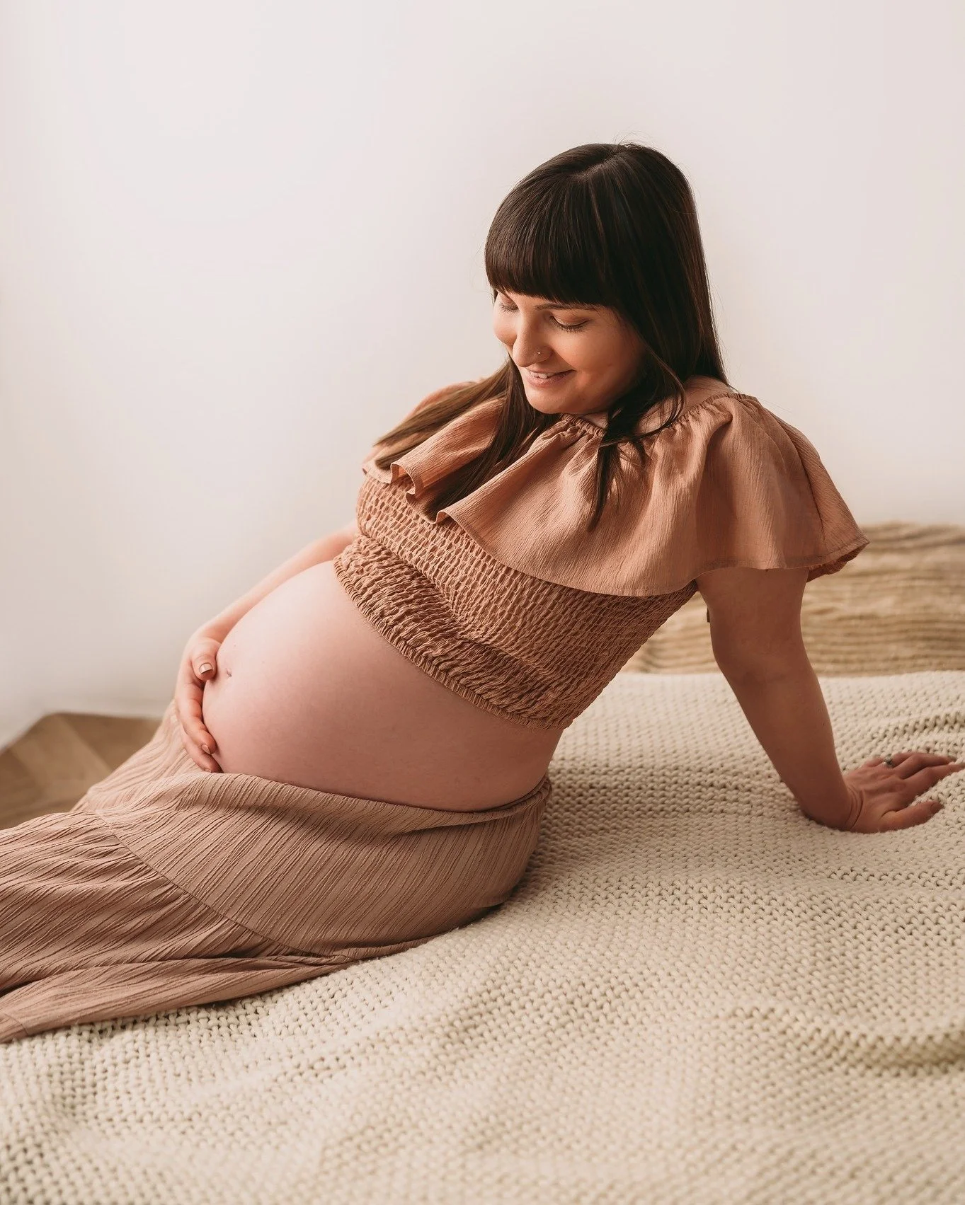 It's been all about the maternity sessions recently and they always remind me just how powerful and beautiful this season of life is 🤍

This recent studio shoot was an absolute joy &ndash; relaxed, intimate, and focused on capturing the natural conn
