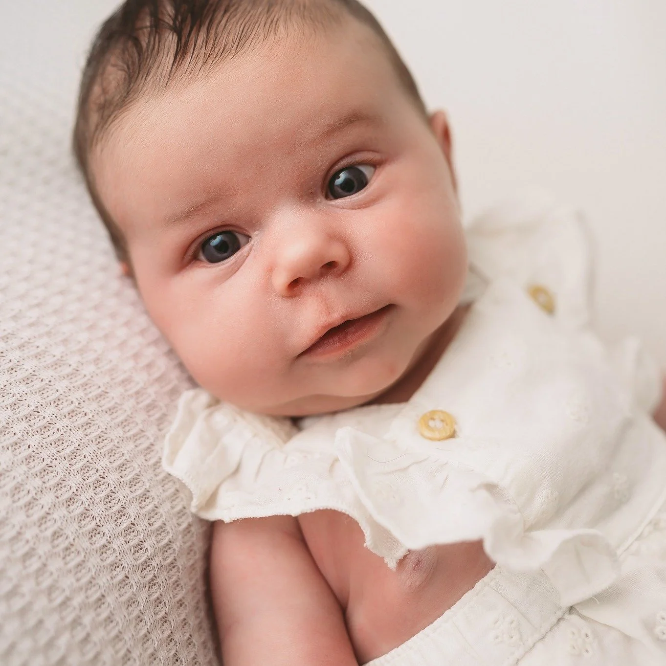 Of all the tiny details, it&rsquo;s the button noses that always steal my heart 🤎🤍🤎

This gorgeous baby girl was an absolute dream to photograph here in my Trowbridge studio, cuddled safely between her mummy and daddy. Those quiet moments, gentle 