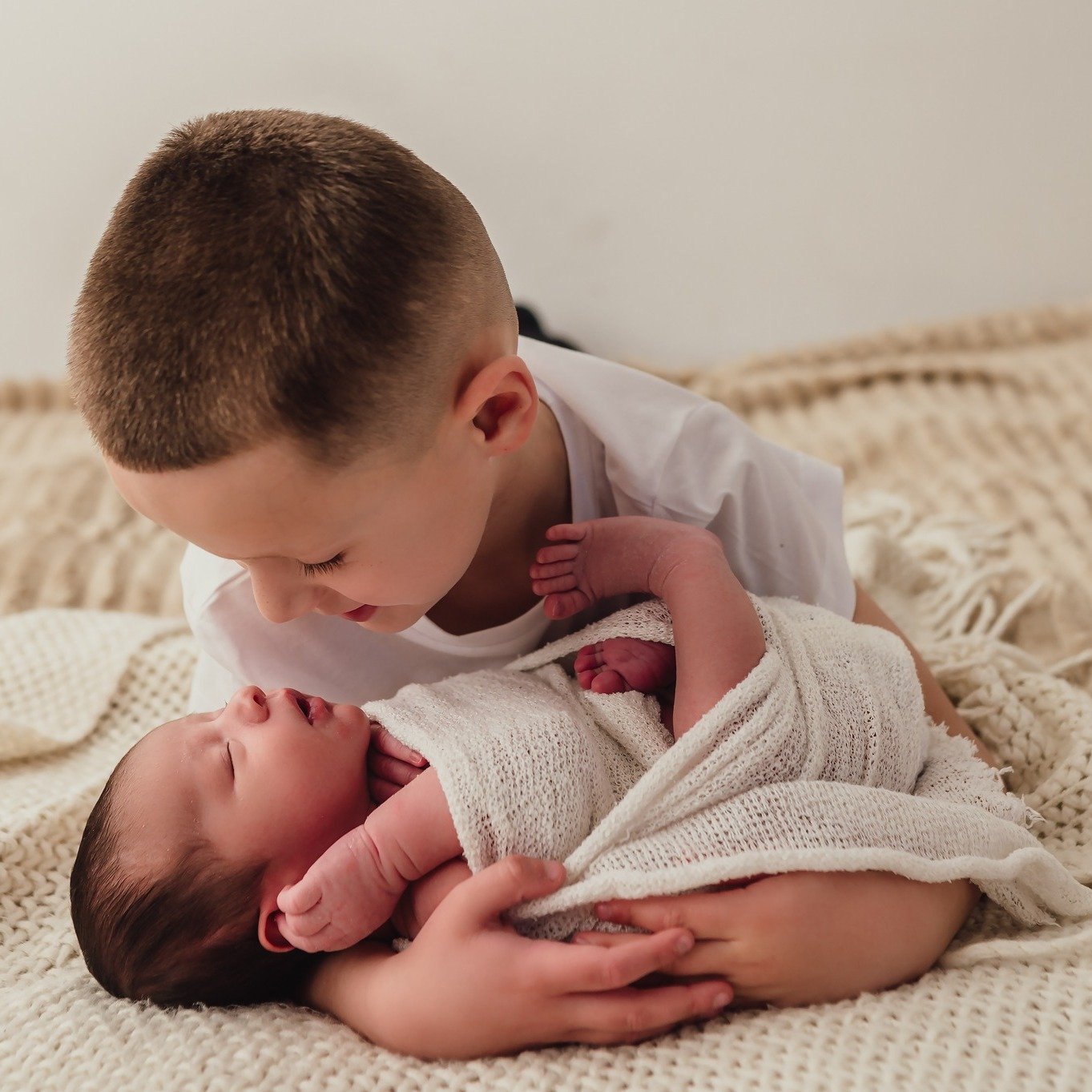 Watching a child step into the role of big brother is always such a lovely moment to capture 💙🩵💙

During this recent newborn session, this proud big brother was the gentlest, most attentive little helper. The way he carefully held his baby brother