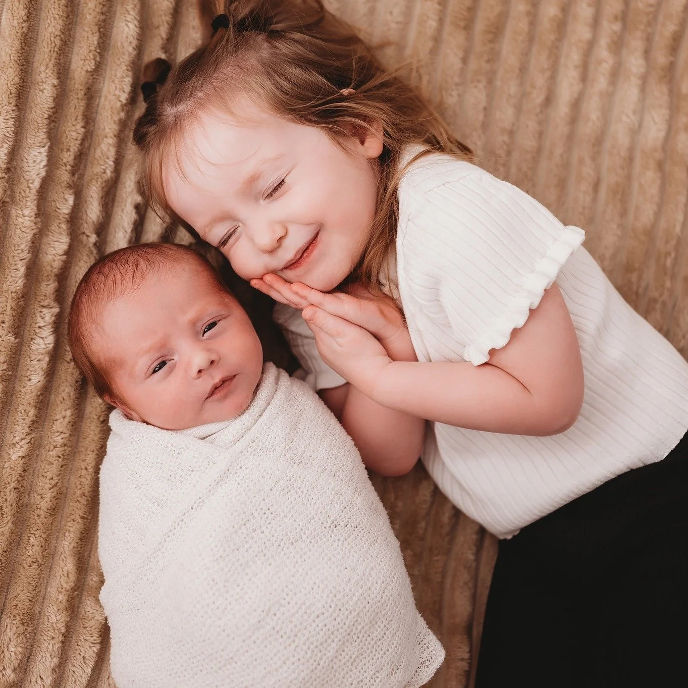 There is something incredibly special about photographing siblings for the first time 🤎🤍🤎

This beautiful little girl has stepped into her new role as big sister, already showing so much love and curiosity for her newborn baby brother. Capturing t