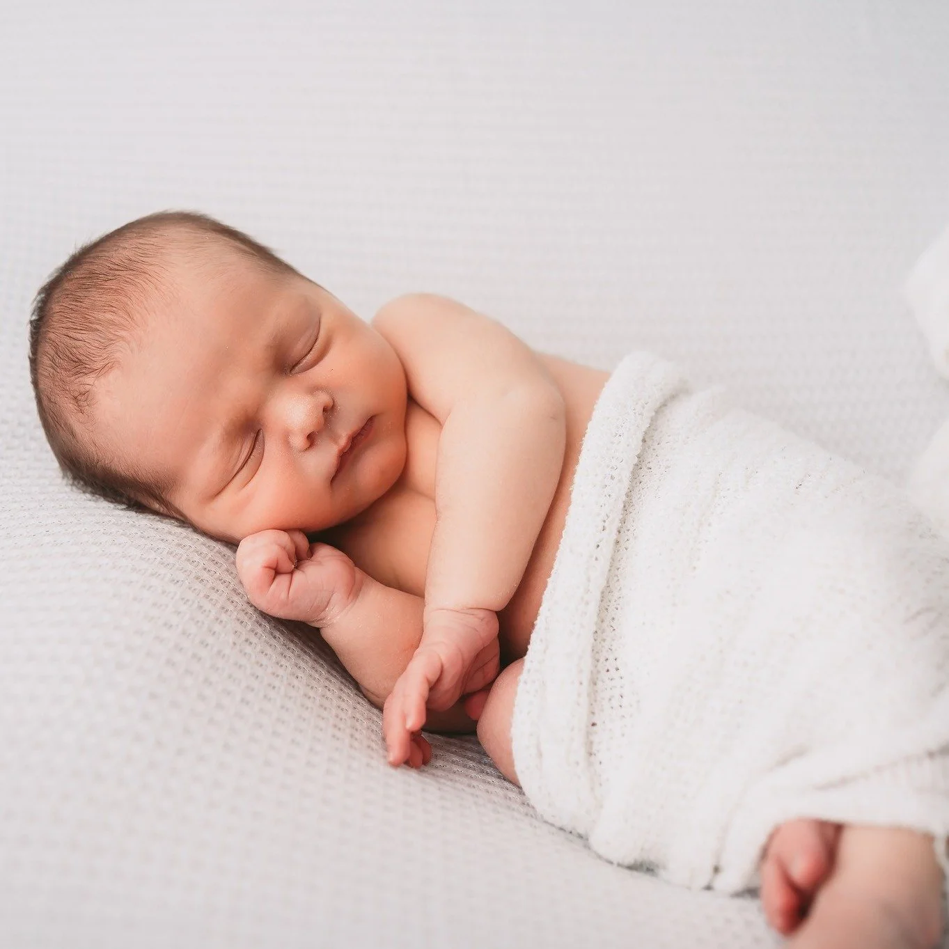 Tiny toes, sleepy stretches and the sweetest little sighs 🤍

I recently had the absolute pleasure of photographing the most beautiful tiny baby boy here in Wiltshire. He was so content and peaceful, giving us those dreamy curled up poses and the sof