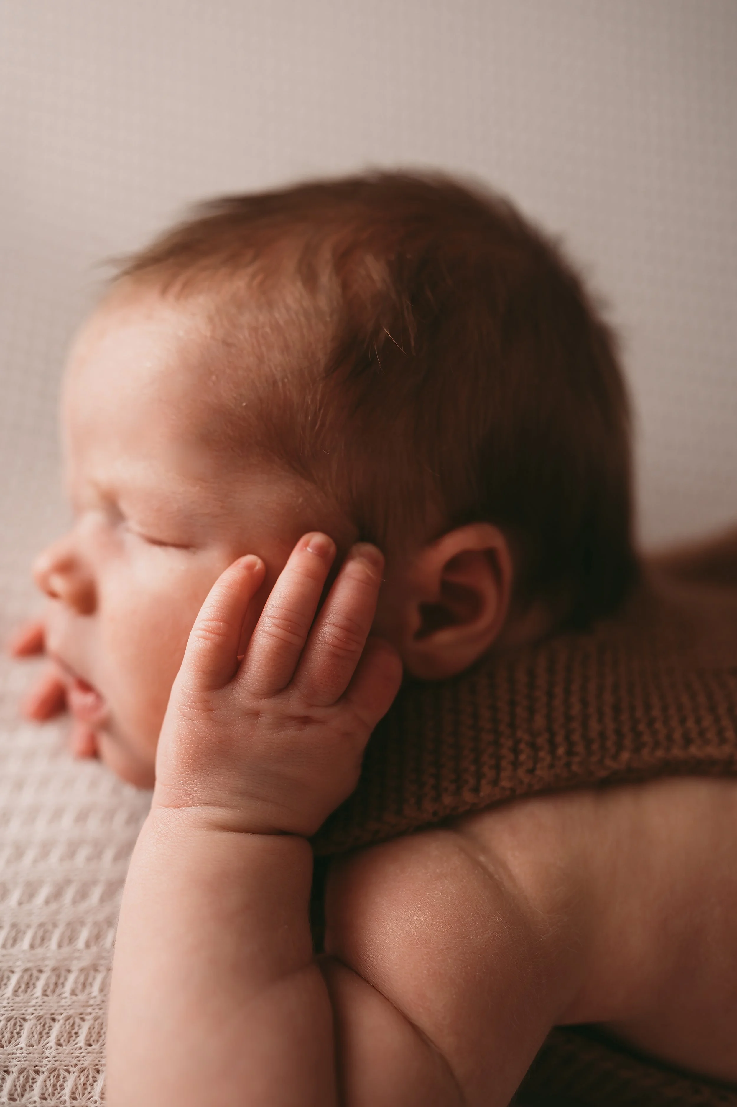 capturing newborn details, baby hands photographed by kp-photo, Trowbridge, Wiltshire