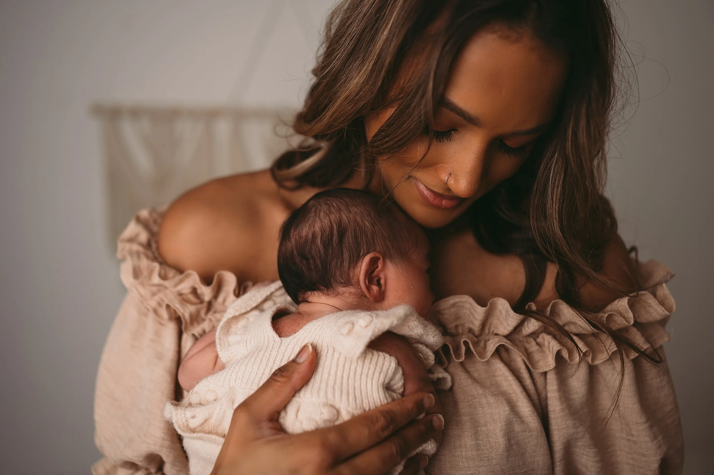 mother with newborn baby on her chest photographed by kp-photo based in Trowbridge, Wiltshire