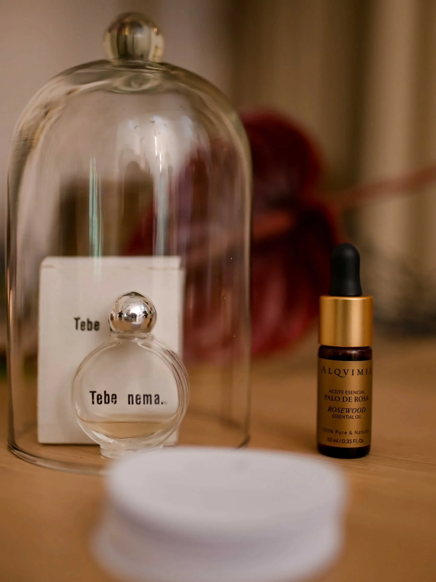 Četiri djela. Četiri priče. Četiri ulja.
Suradnja s @alqvimia_hrvatska x @shpigl_ temelji se na zajedničkom jeziku rituala, transformacije i njege : unutarnje i vanjske.

U prostoru ispunjenom mirisom, ti&scaron;inom i pažnjom, izlažena su četiri dje