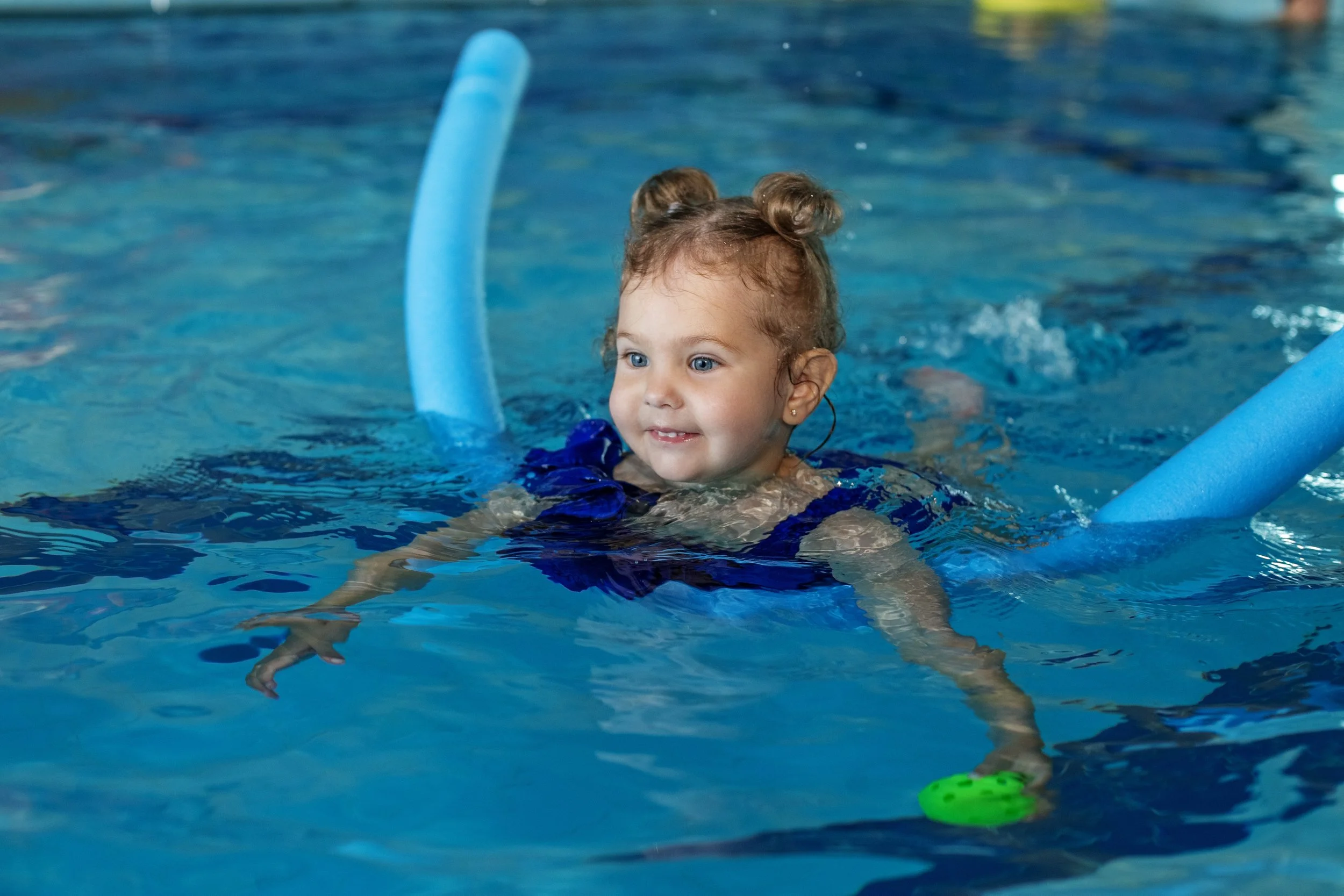 Wann ist mein Kind im perfekten Alter um Schwimmen zu lernen?