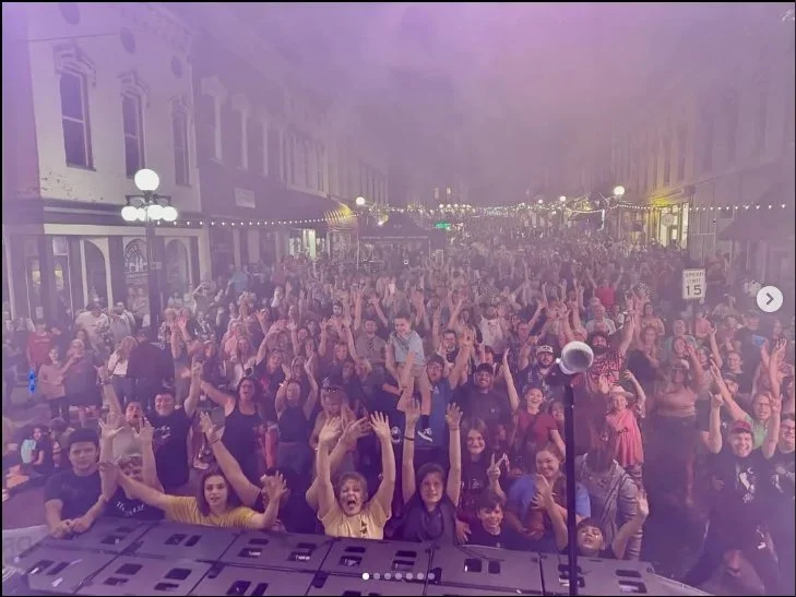 Harrodsburg Crowd Photo.webp