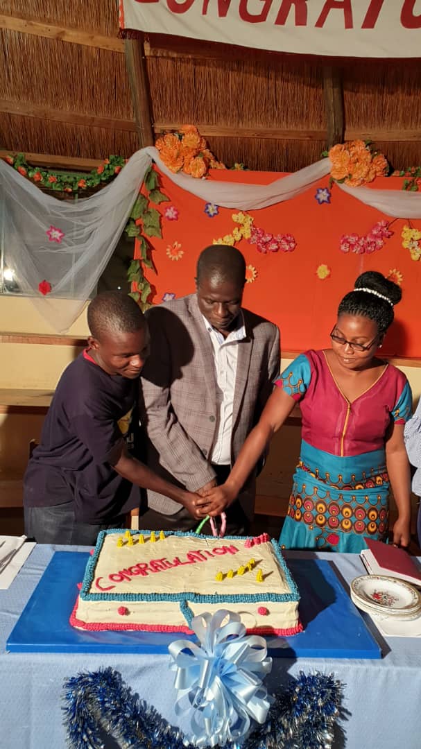 School Leavers Graduation Cake.jpeg