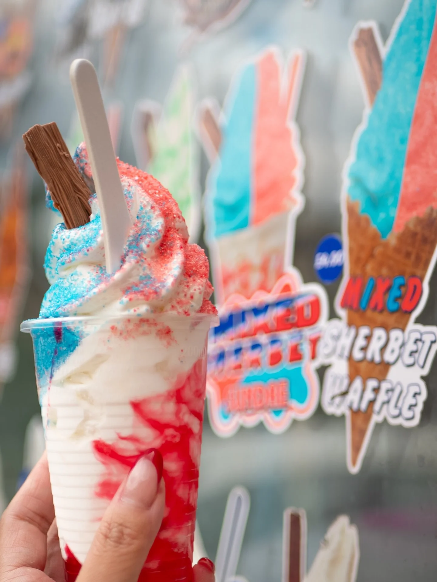 The sun is shining ☀️ and it&rsquo;s the perfect time to treat yourself to our mixed sherbet 🍧✨

Available as a sundae or a waffle cone 🍦how will you have yours? 😋