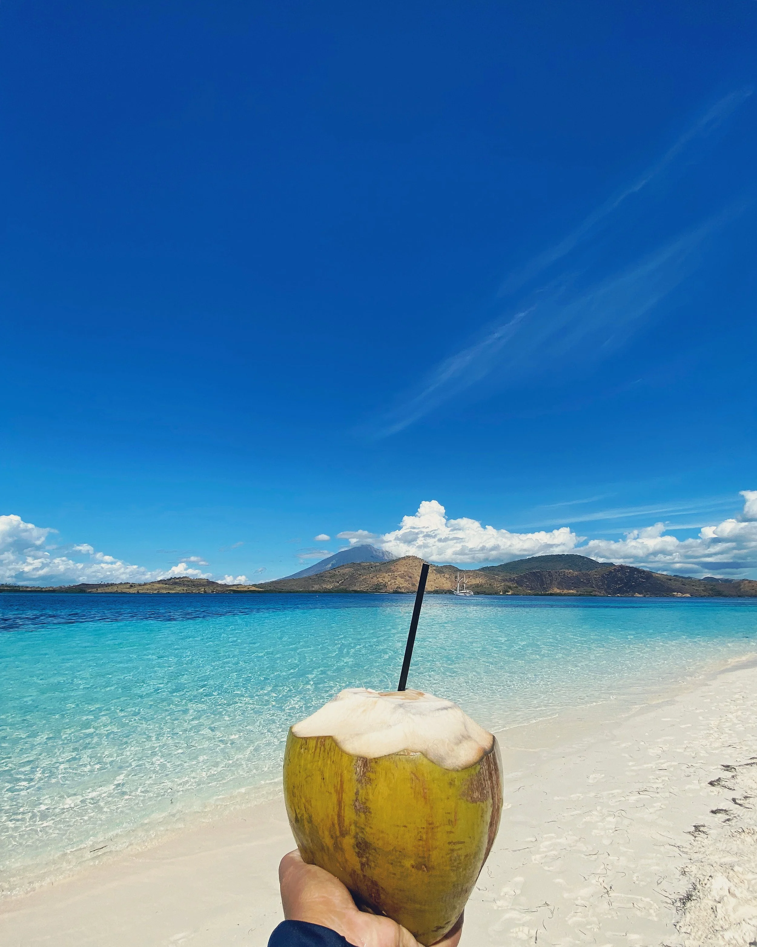 Yacht Charter with 160+ Bottles of Booze &amp; Aussies in Their 50s