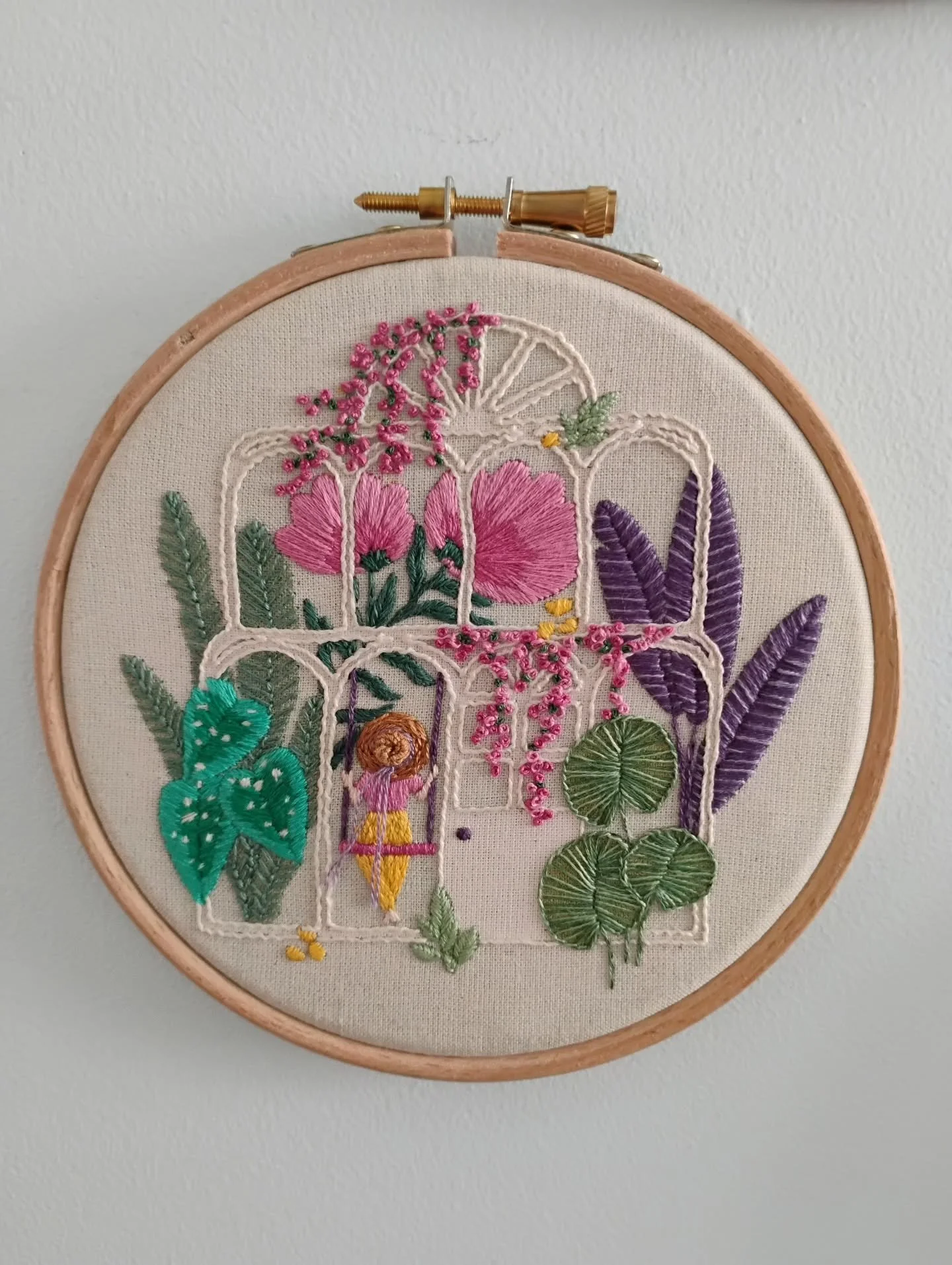 Still crafting!
This one got passed around at stitch and bitch so everyone could feel the &quot;nipple&quot; 😂 

@wimperisembroidery 
#westitchkit #embroiderersofinstagram #embroidery #greenhouse #craftersgonnacraft #stitchersofinstagram