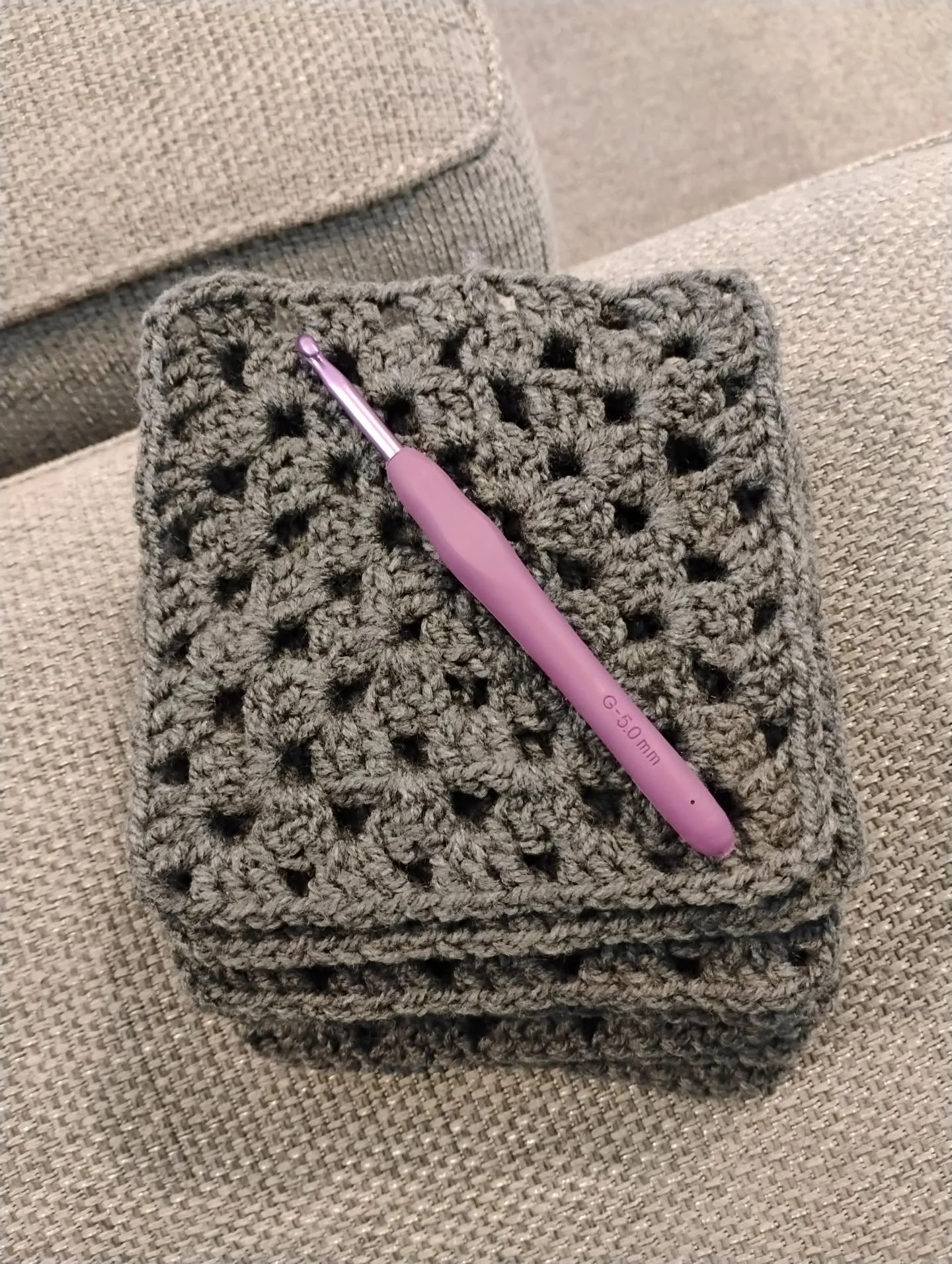 Forever setting myself unrealistic deadlines.

#craftersgonnacraft #makersgonnamake #crochet #grannysquares #lastminutegifts #audhder #craftersofinstagram #crochetersofınstagram #crafterlife