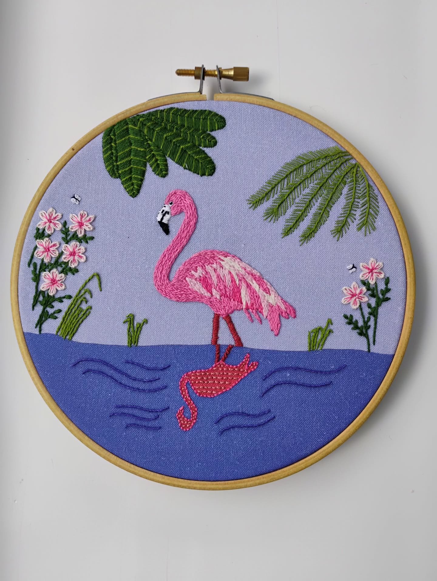 It's a flamingo! 😍
This one was a kit by @treasure.kave 

#embroidery #flamingo #joyfulstitching #crafteveryday #craftersofinstagram