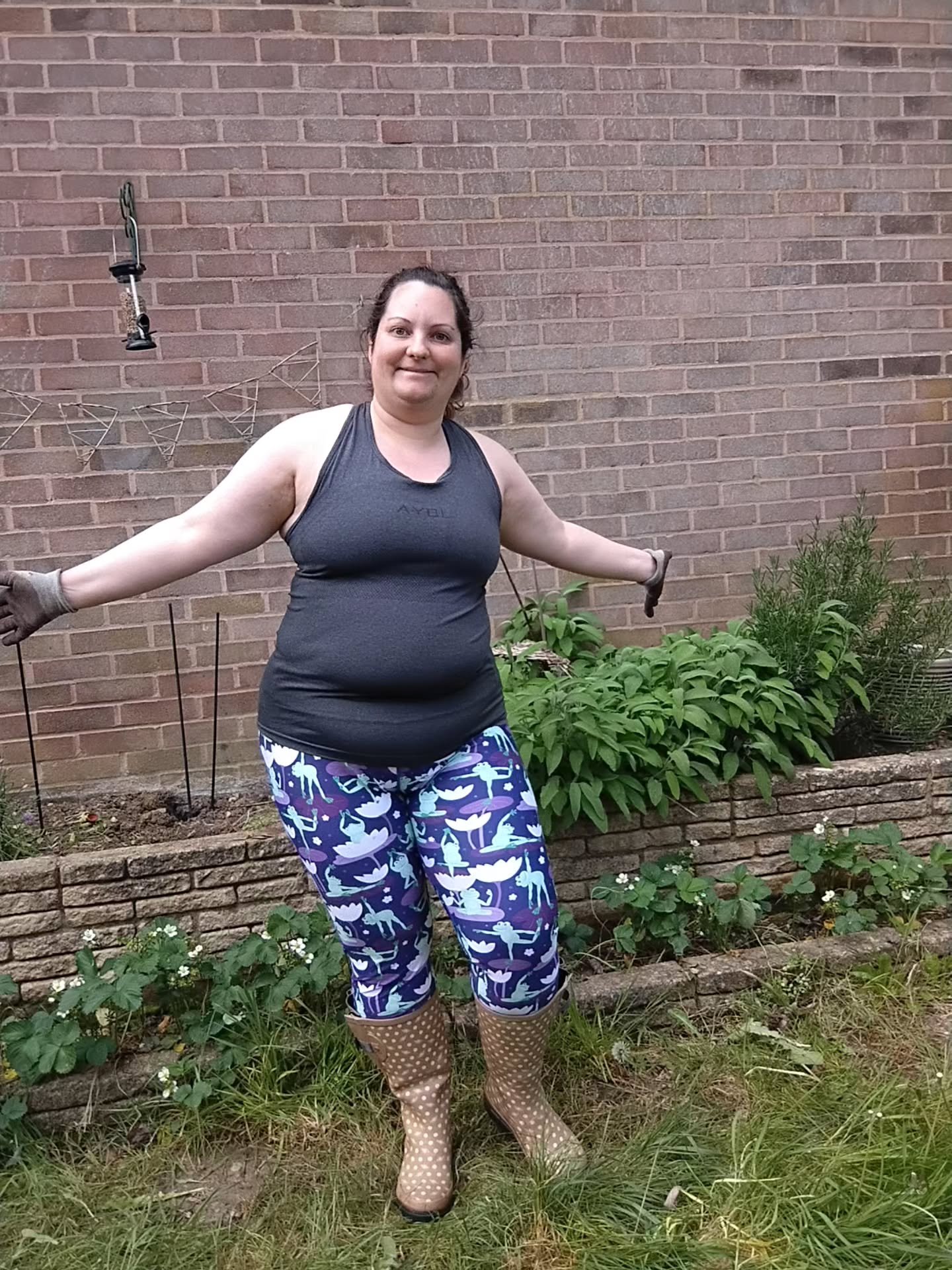 Today's movement was 15 minutes of dancing to ABBA (thanks @loyobofit ) followed by half an hour of pulling up weeds.