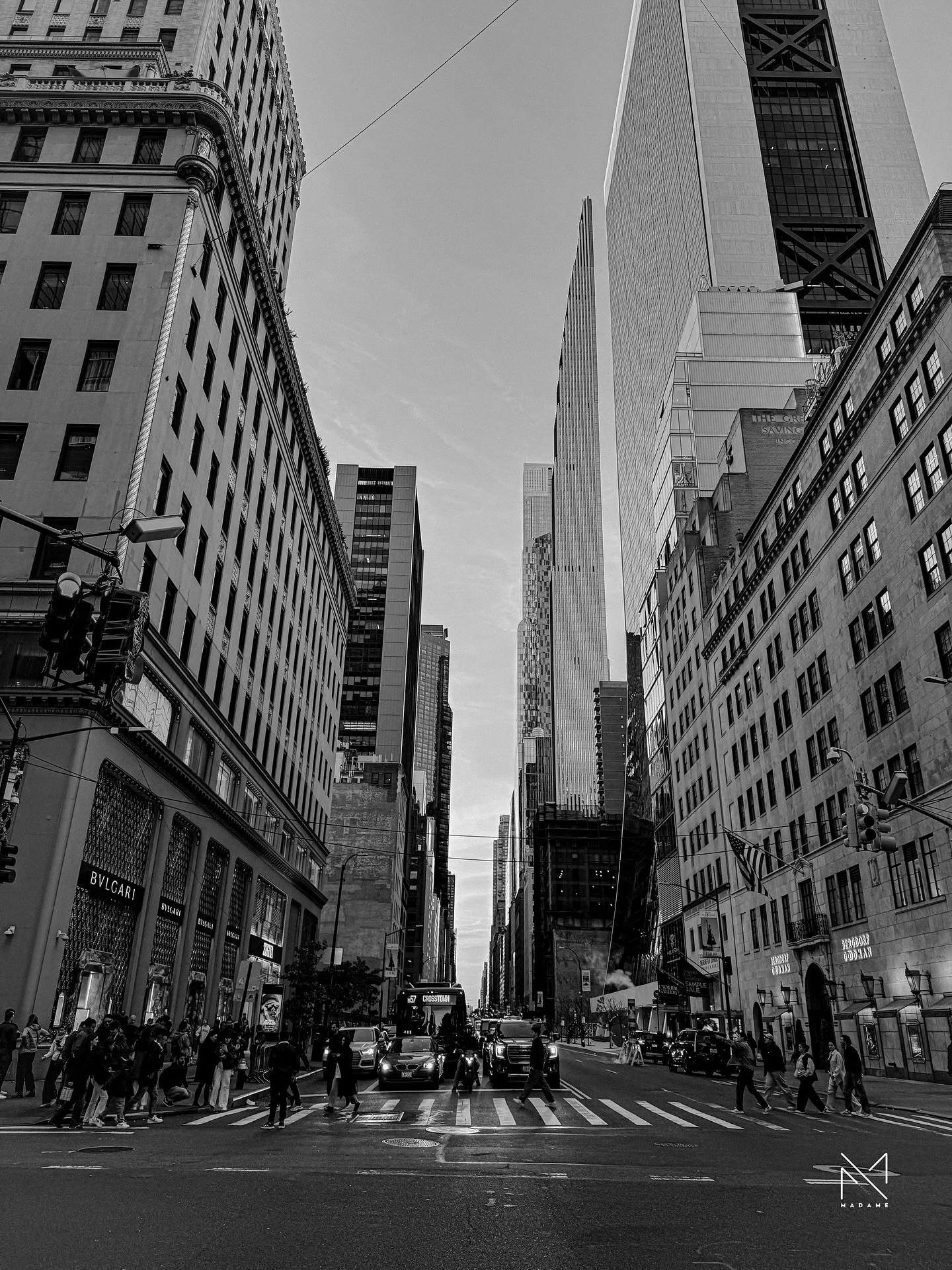 🇺🇸 NEW YORK CITY &ndash; ROUND 3
Troisi&egrave;me voyage, troisi&egrave;me ambiance, toujours la m&ecirc;me claque.
New York ne dort jamais, et pourtant je r&ecirc;ve encore les yeux grands ouverts.

Cette ville, c&rsquo;est une &eacute;nergie brut