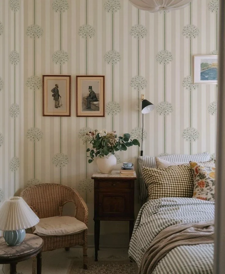 We excited to announce that we now have launched our very popular Allium Parterre in two sizes. Swipe to see the two sizes &hearts;️ 

Both now available on our website.

#interiordesigninspiration #elsiesdaughters #outsidein #countryliving #cottagei