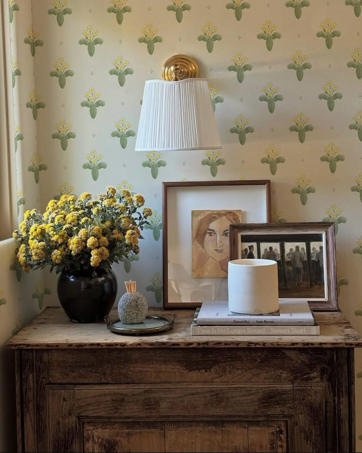 Starting to see glimpses of little primroses. I love the pop of warmth they bring at this time of year. It is so needed 🌼💛.

#elsiesdaughters #primroses #countryhousestyle #englishinteriors #englishhome