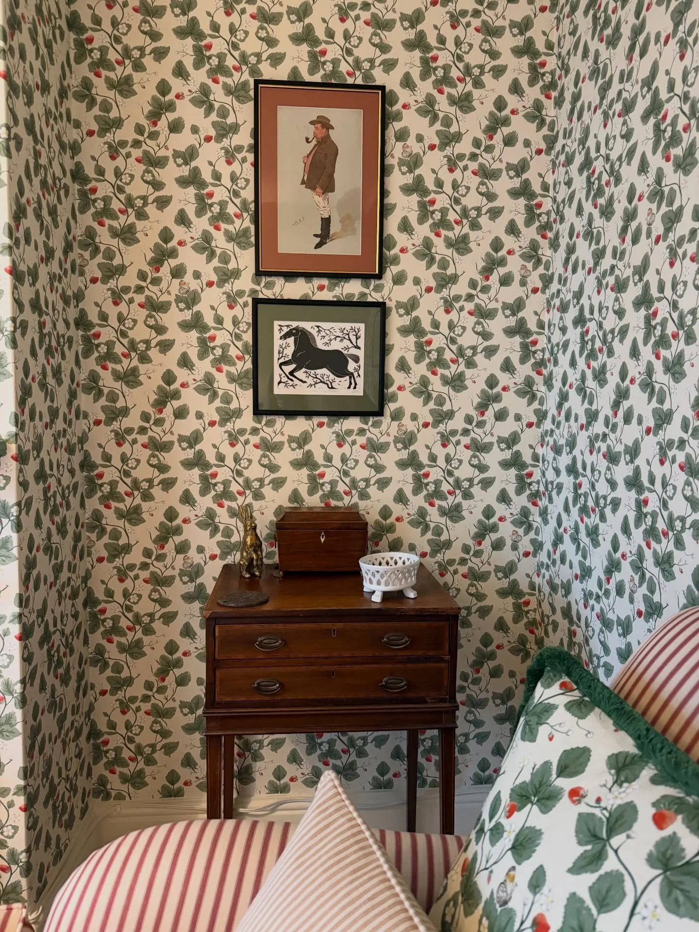 I&rsquo;ll be sharing a full living room transformation soon, but in the meantime, here are a few favourite corners 🤍

It&rsquo;s been so lovely finally finding the perfect spots for artworks I&rsquo;ve had for years. Our Australian Gentleman &ldquo