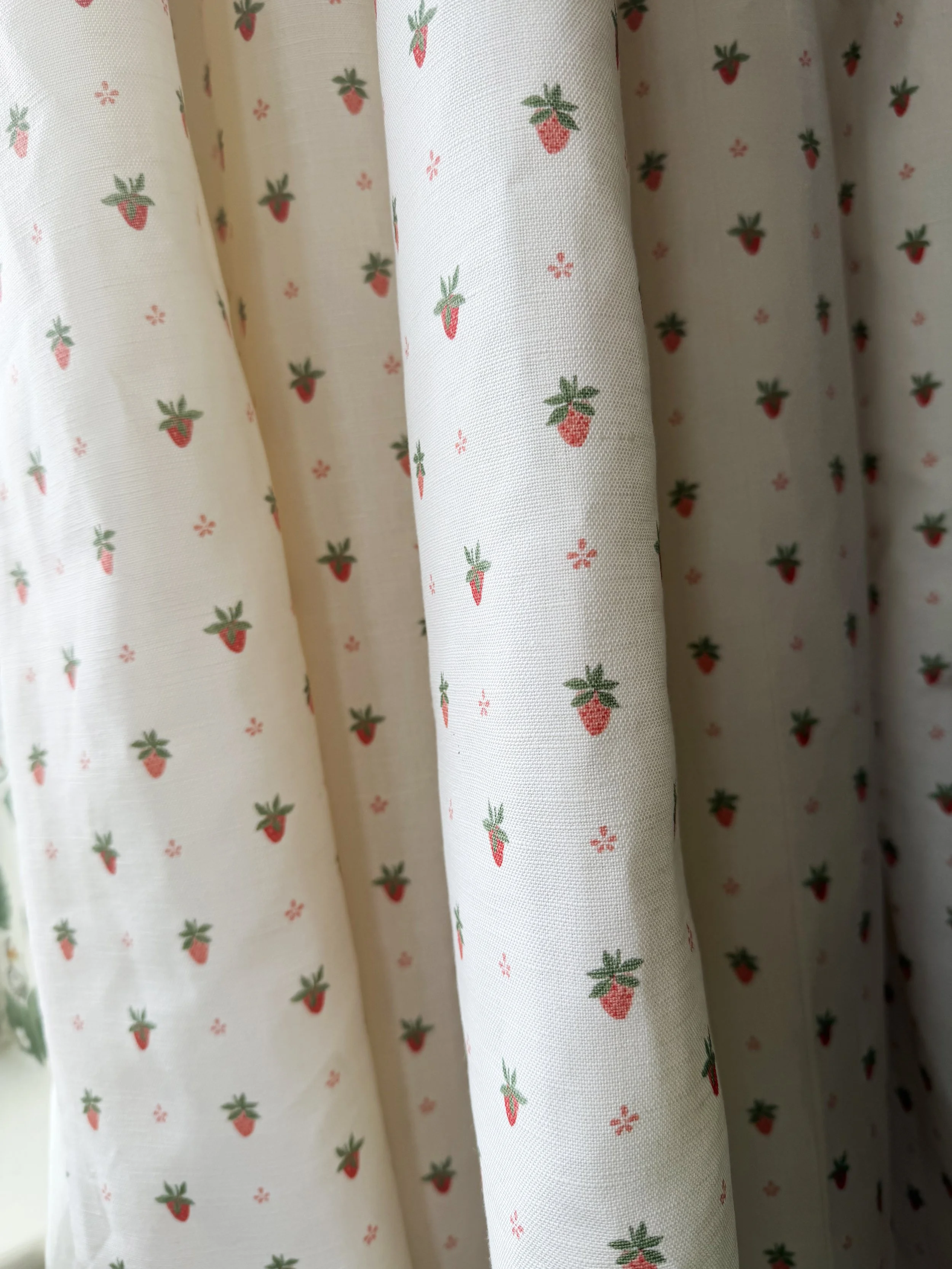 Strawberry Spring Curtain_4.jpg