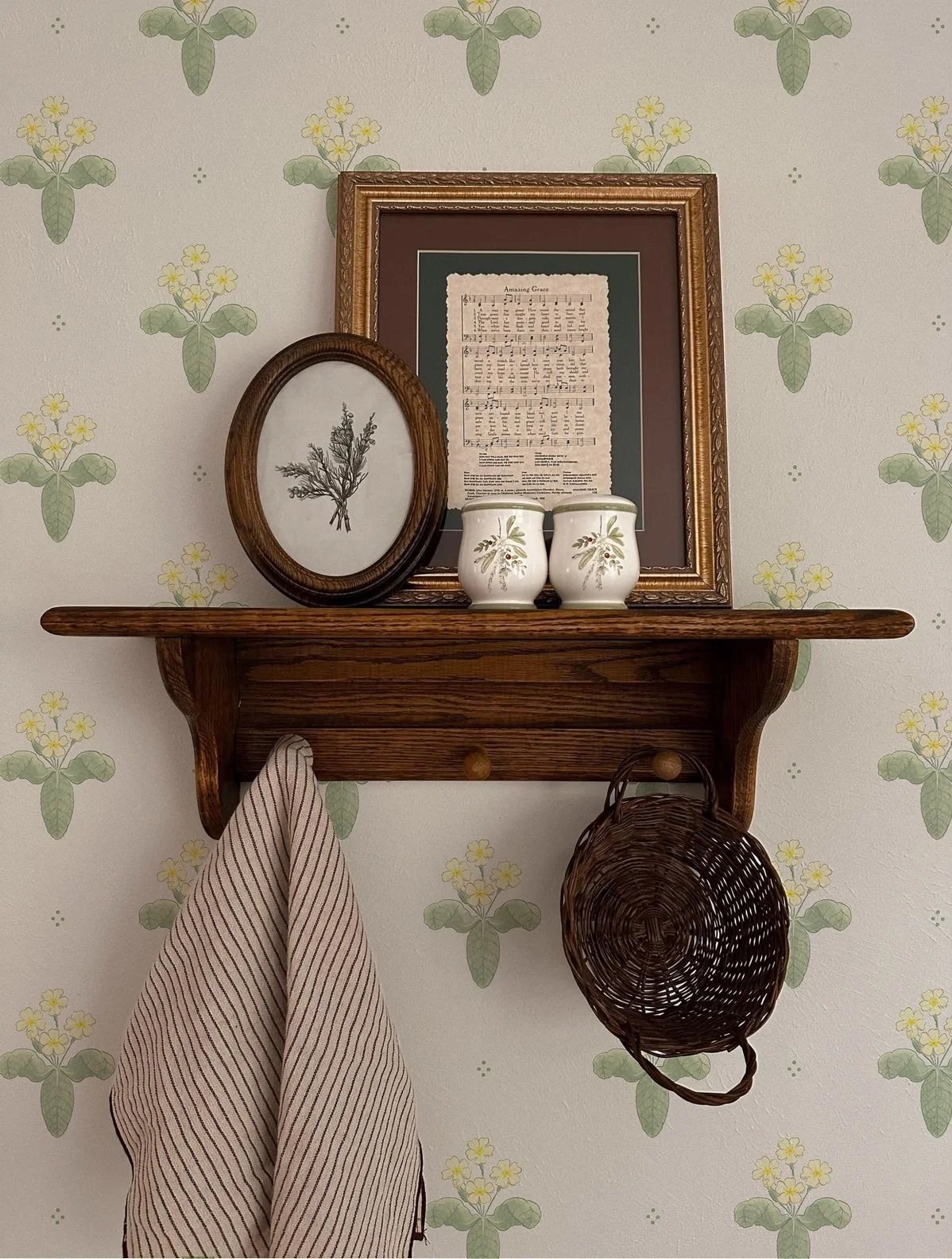 Wooden_wall_Shelf_Primrose.jpg