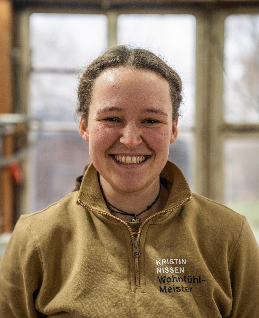 Logo mit den Buchstaben 'TR' in weiß auf braunem Hintergrund.