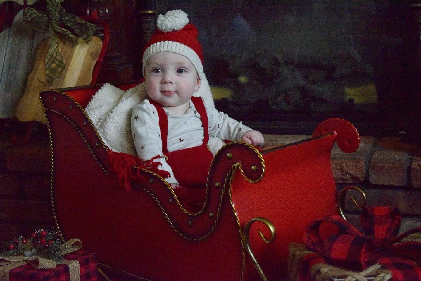 Christmas baby portraits 🎄&hearts;️

I can&rsquo;t wait to do more of these!! Declan&rsquo;s first Christmas pictures 🥹 What a perfect model!

📍Stillwater, NJ