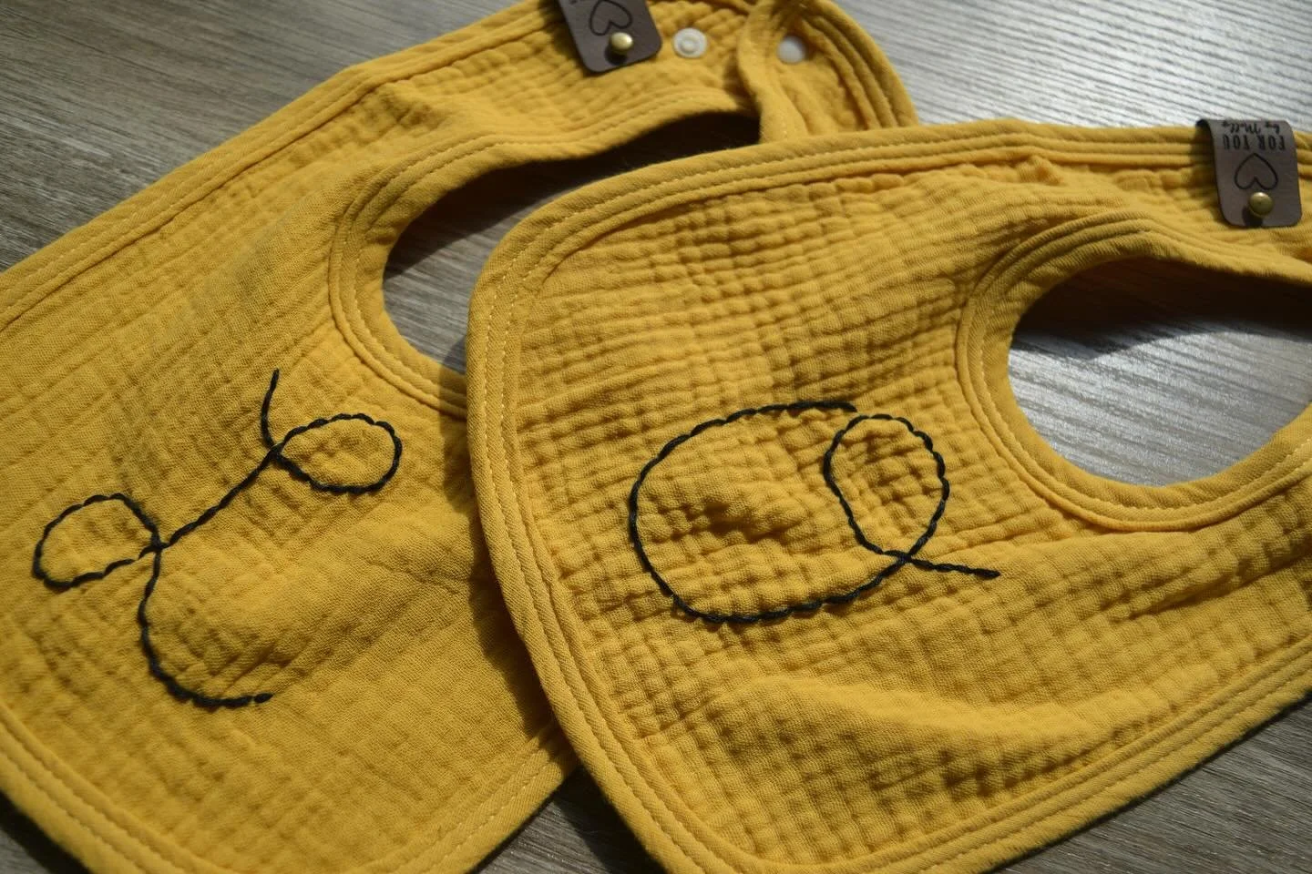 Custom hand-embroidered bibs for new twin babies!! We added an initial to each golden yellow bib in black writing. Hopefully these sweet babies love them 💛

Have an idea for something you want customized? Send me a DM and let&rsquo;s bring it to lif