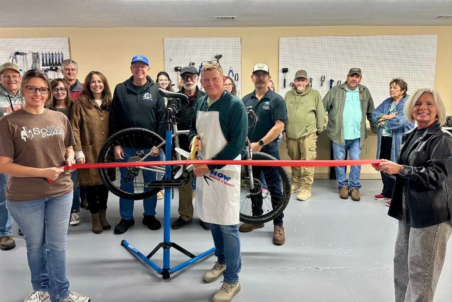 On October 29, Bobby Finster, the new Director of the Rural Recreational Roads (R3) Program, represented The Ozark Foundation at the ribbon cutting for the Buffalo River Bike Shop in Marshall, Arkansas. 
In partnership with the Conway Cycling Project