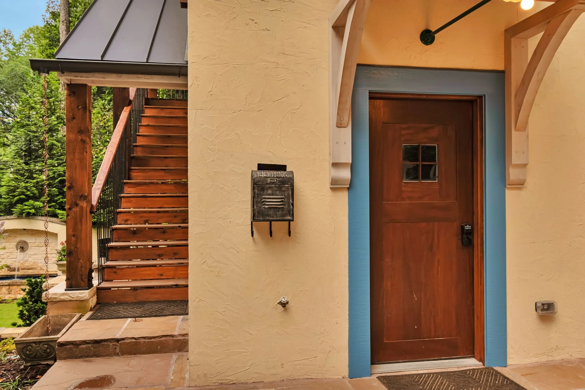 entry-to-french-cottage-treehouse.jpg